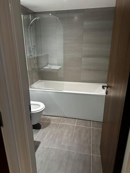 342 Stunning One Bedroom Apartment *