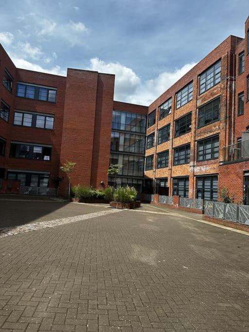 342 Stunning One Bedroom Apartment