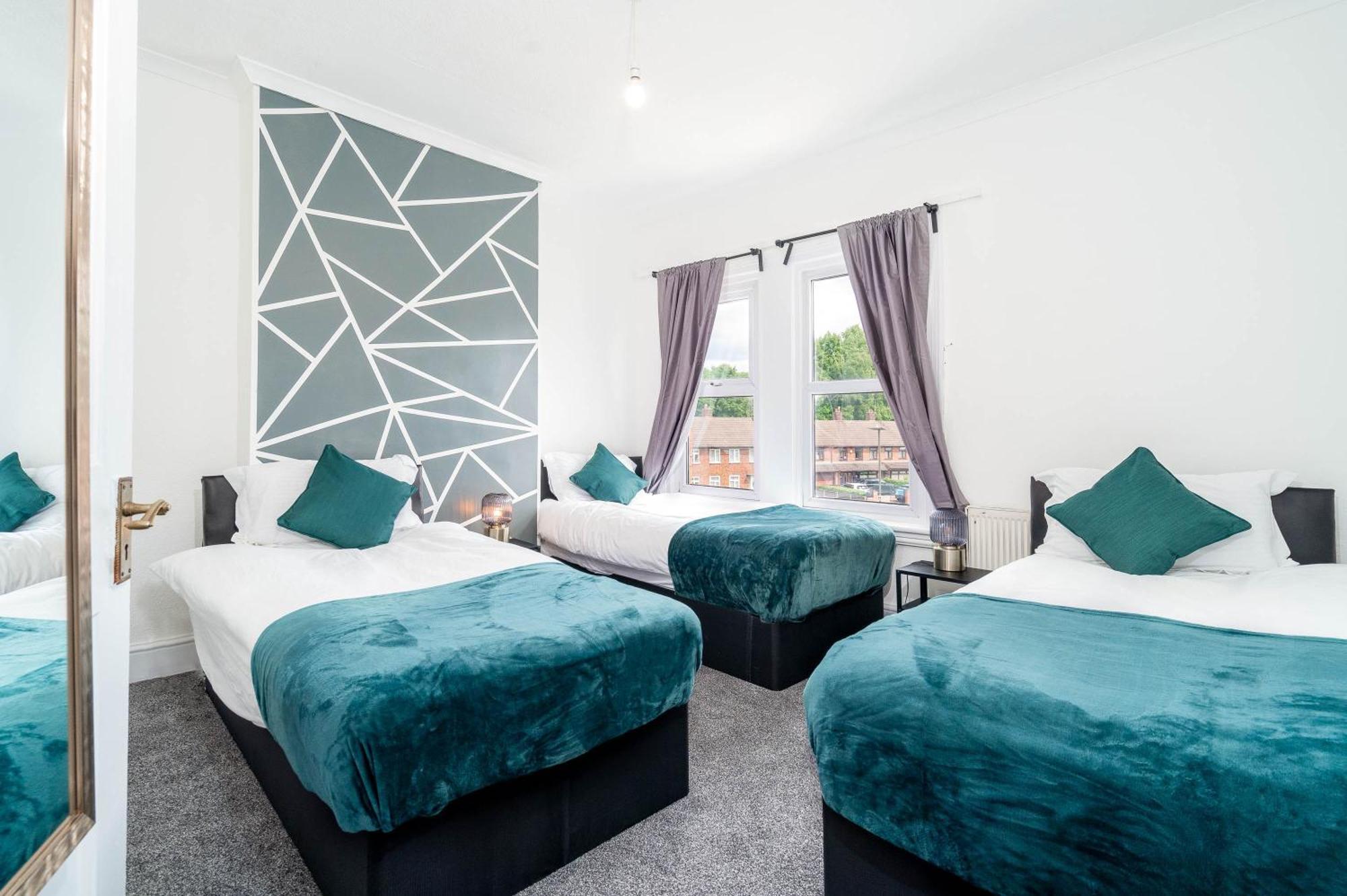 2 Bed House Families Contractors Free Parking Holiday home *