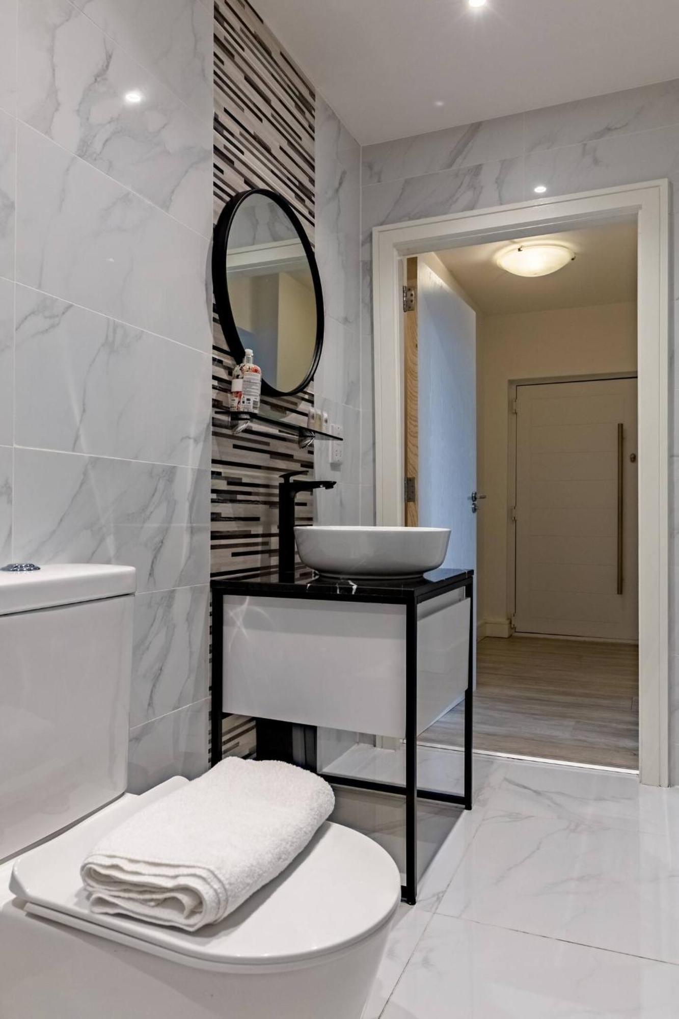 Pass The Keys Flat 10 - Luxurious 1 Bedroom Haven: Elevate Your Experience Apartment