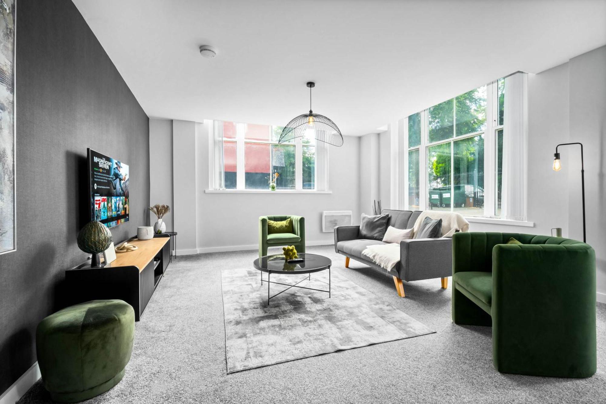 Luxury - Secure Parking - Gated Development - Near Jq & Centre 6sh