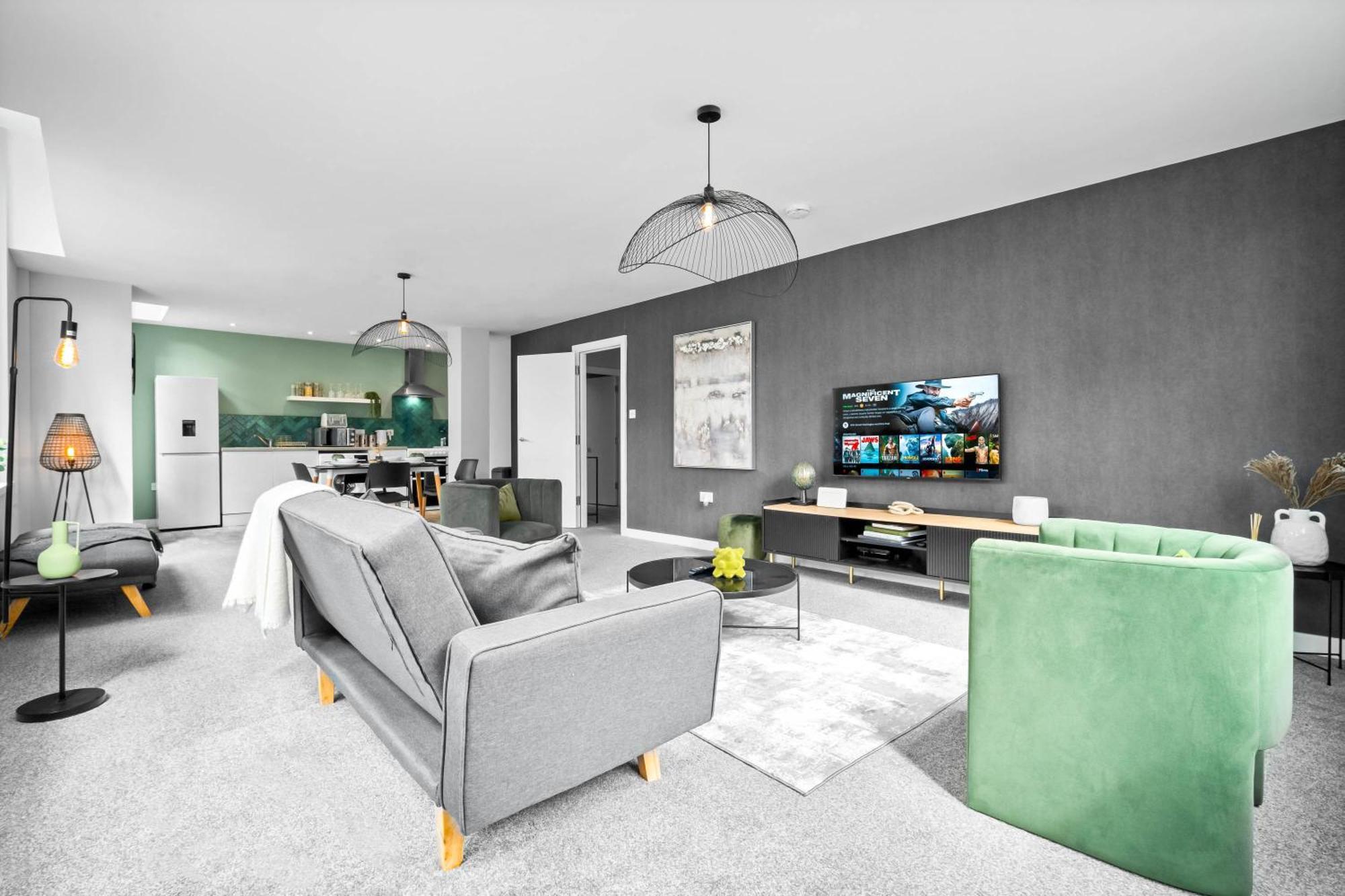 Luxury - Secure Parking - Gated Development - Near Jq & Centre 6sh