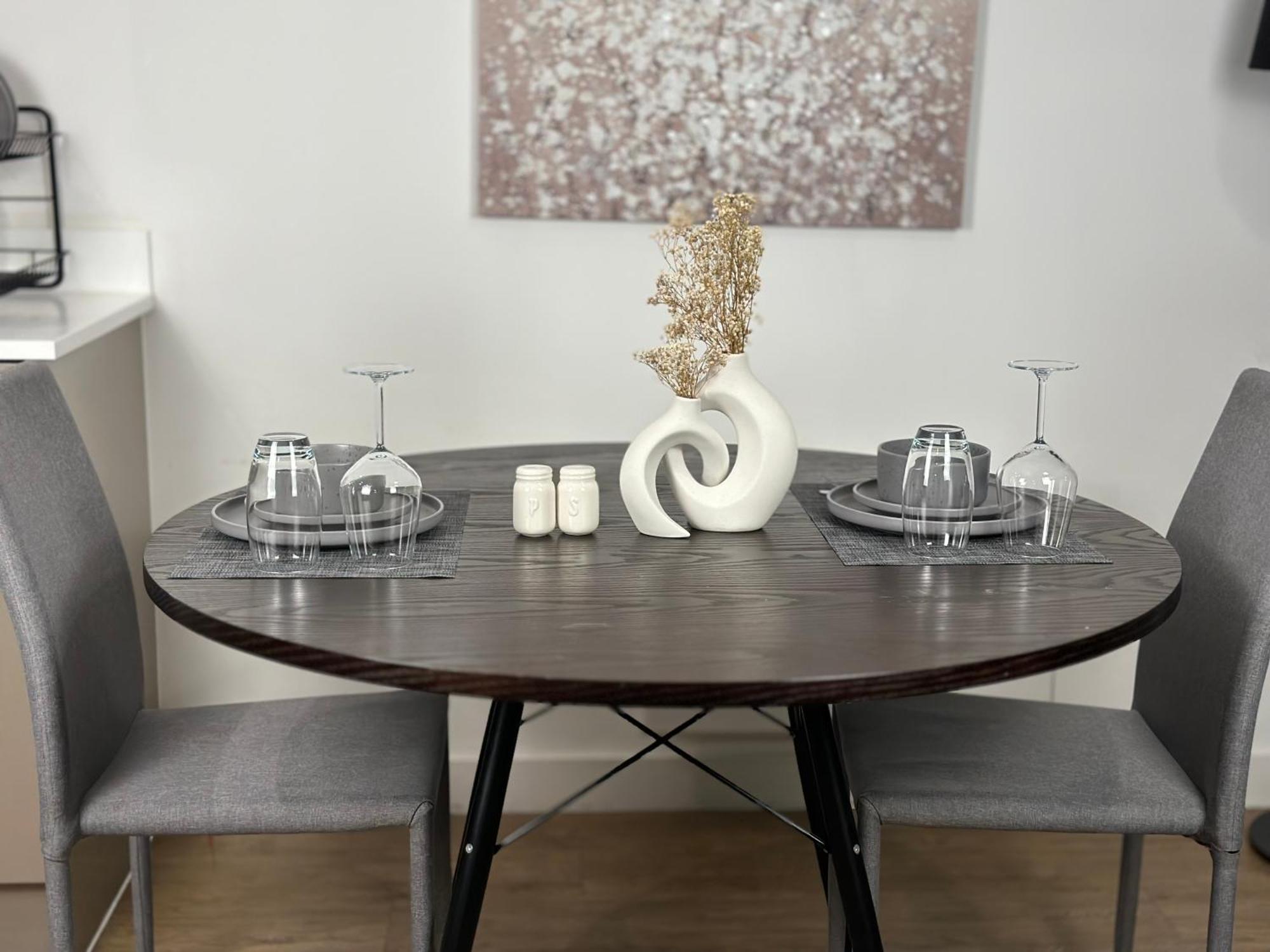 Cozy Centre With Free Parking And Free Gym Apartment