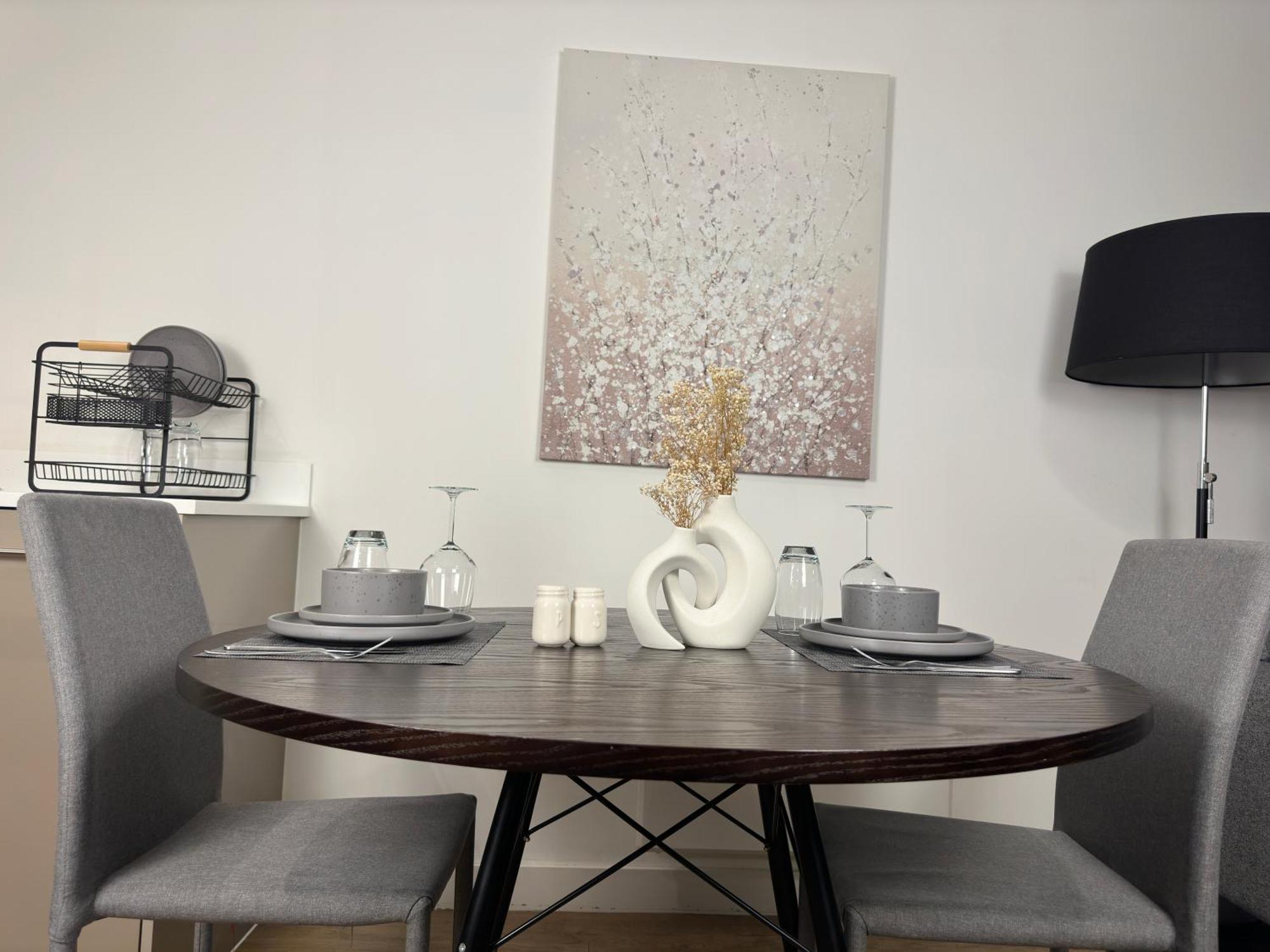 Cozy Centre With Free Parking And Free Gym Apartment *