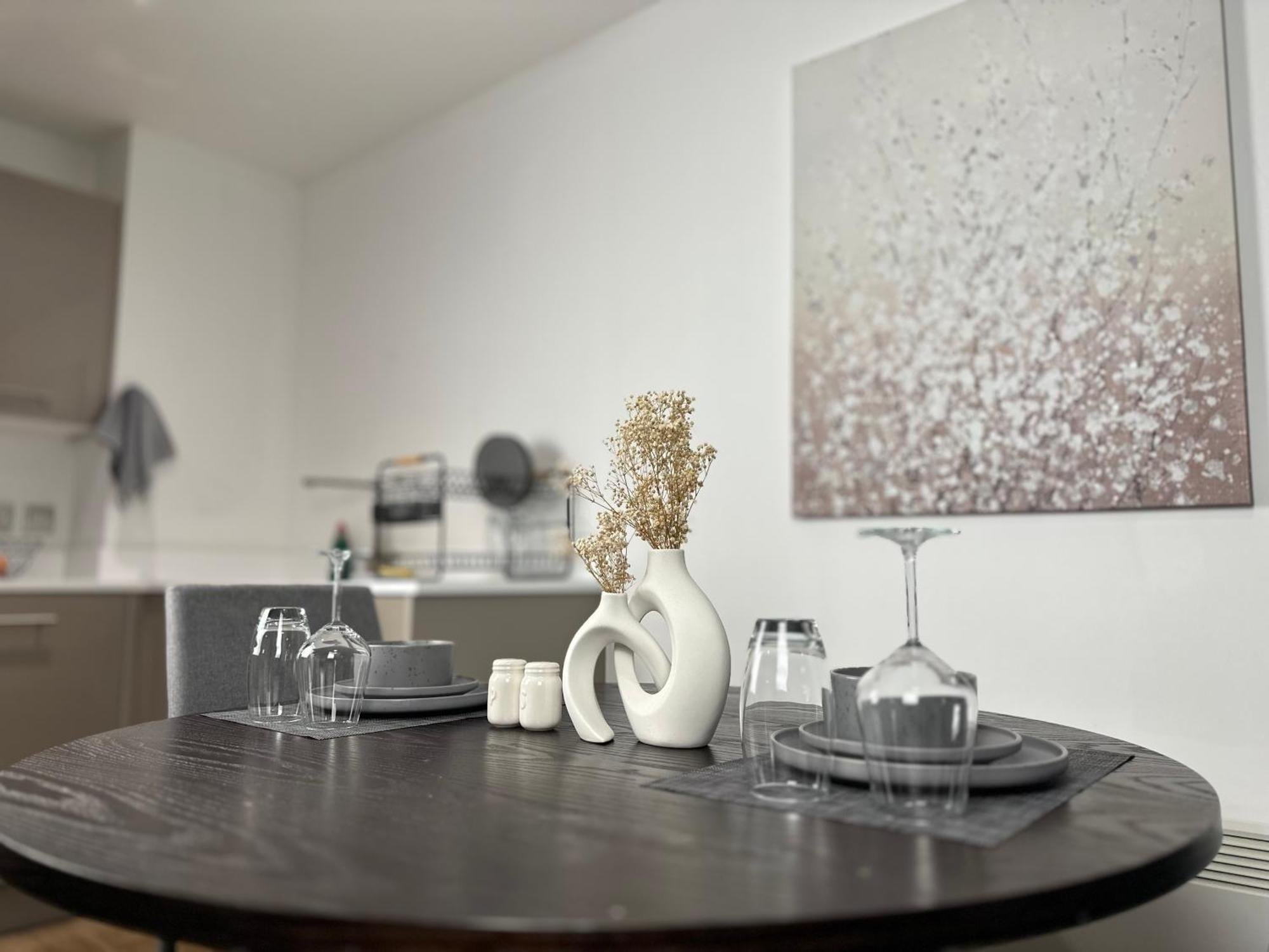 Cozy Centre With Free Parking And Free Gym Apartment