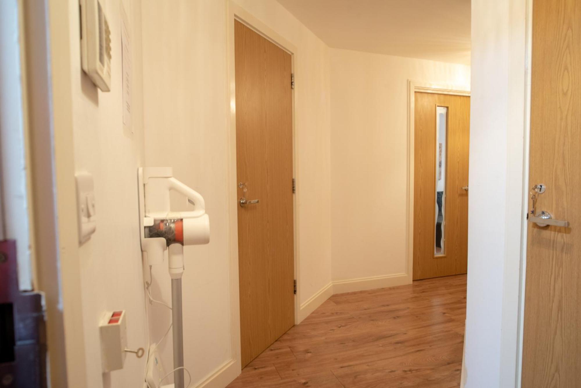 Apartment Spacious 1 Bed With Workspace, Coffee & Free Secure Parking Birmingham