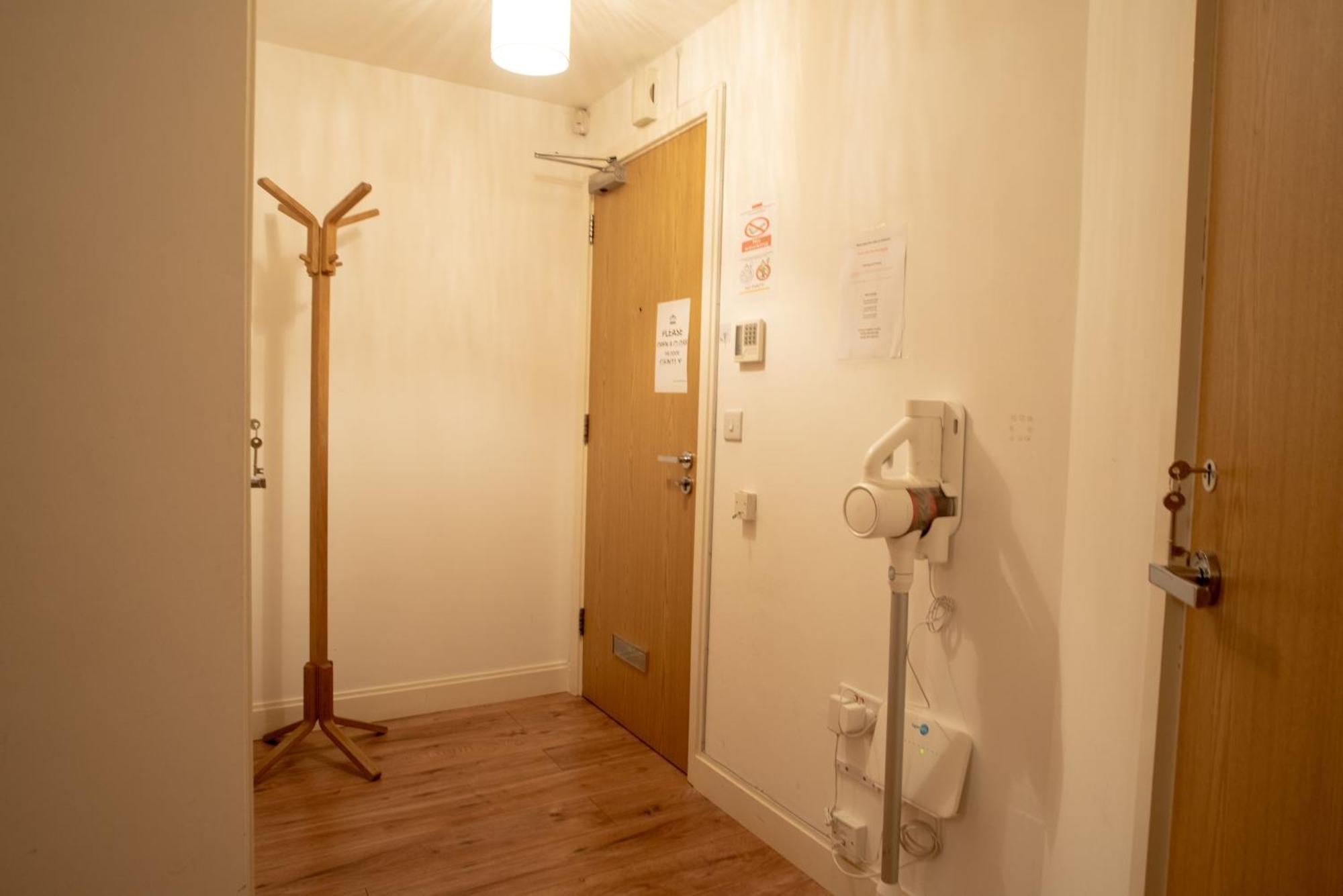 Spacious 1 Bed With Workspace, Coffee & Free Secure Parking * Birmingham