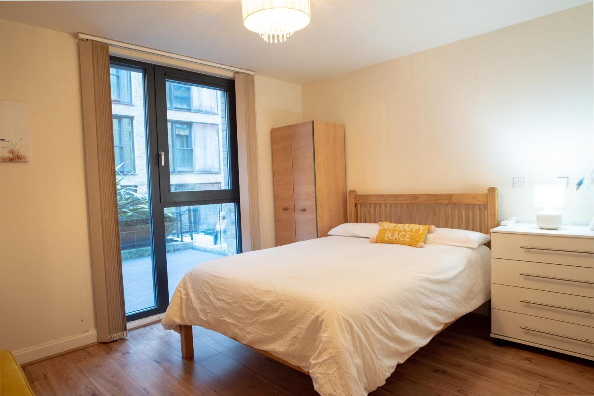 Spacious 1 Bed With Workspace, Coffee & Free Secure Parking * Birmingham