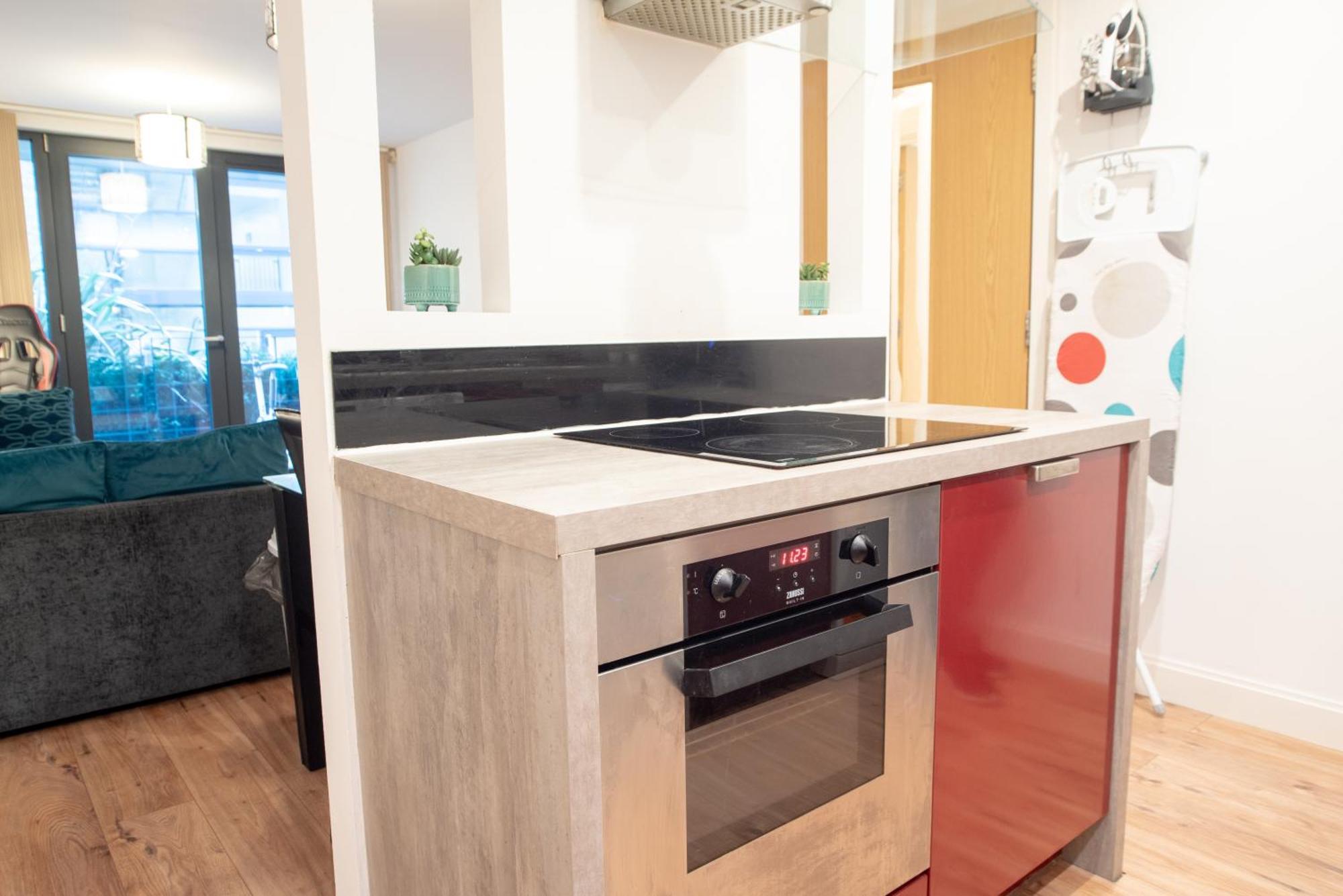 Apartment Spacious 1 Bed With Workspace, Coffee & Free Secure Parking Birmingham