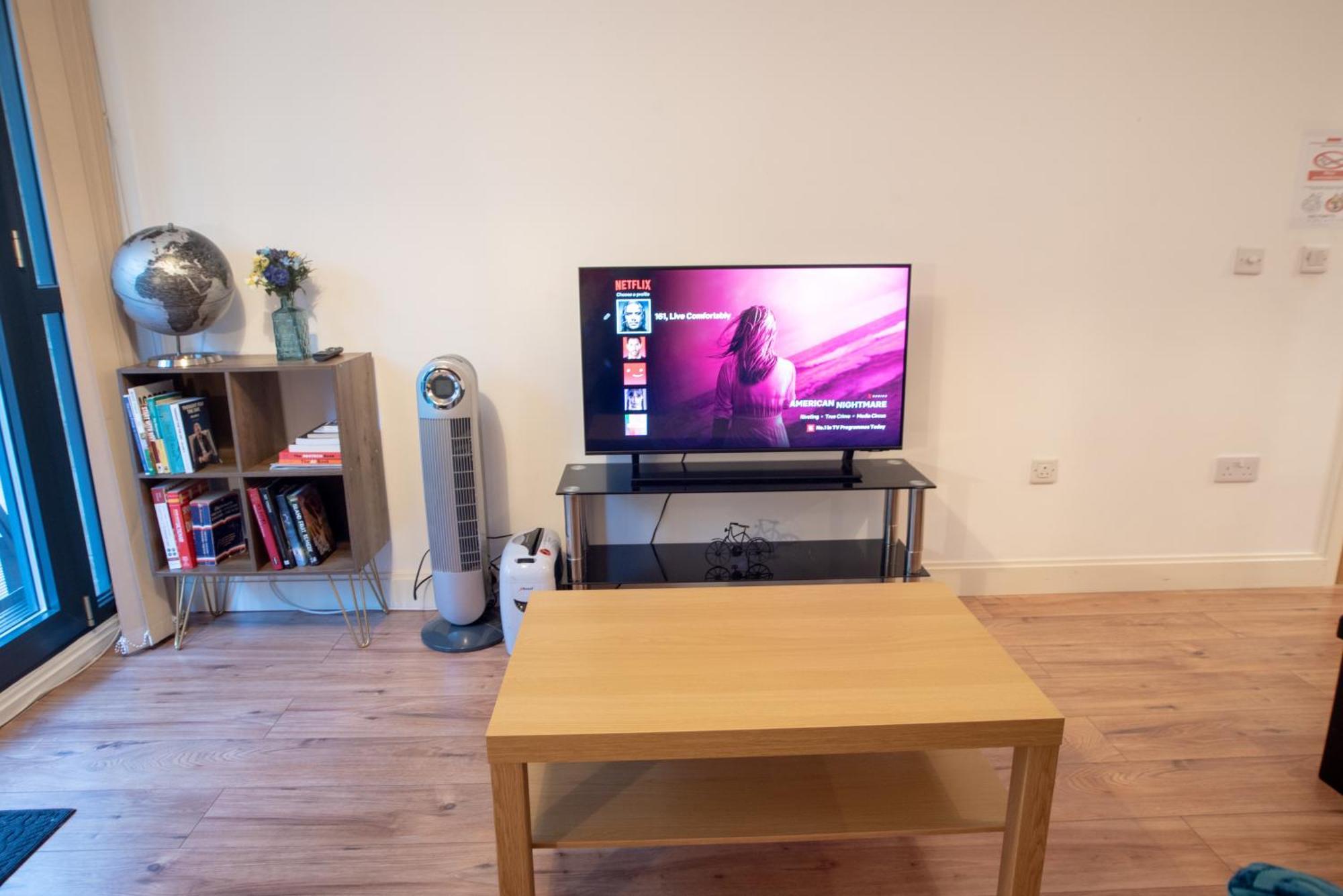 Spacious 1 Bed With Workspace, Coffee & Free Secure Parking *