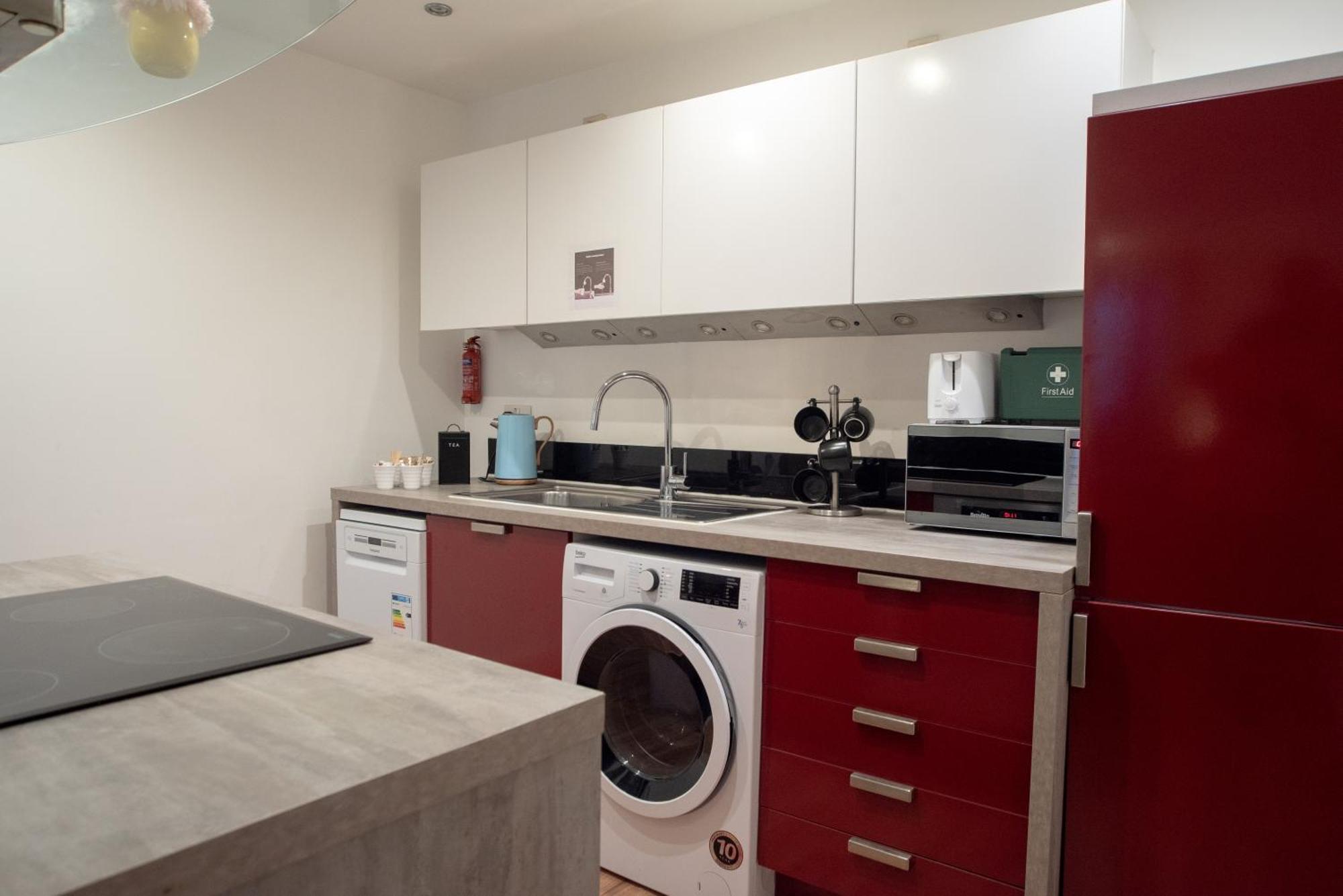 Spacious 1 Bed With Workspace, Coffee & Free Secure Parking * Birmingham