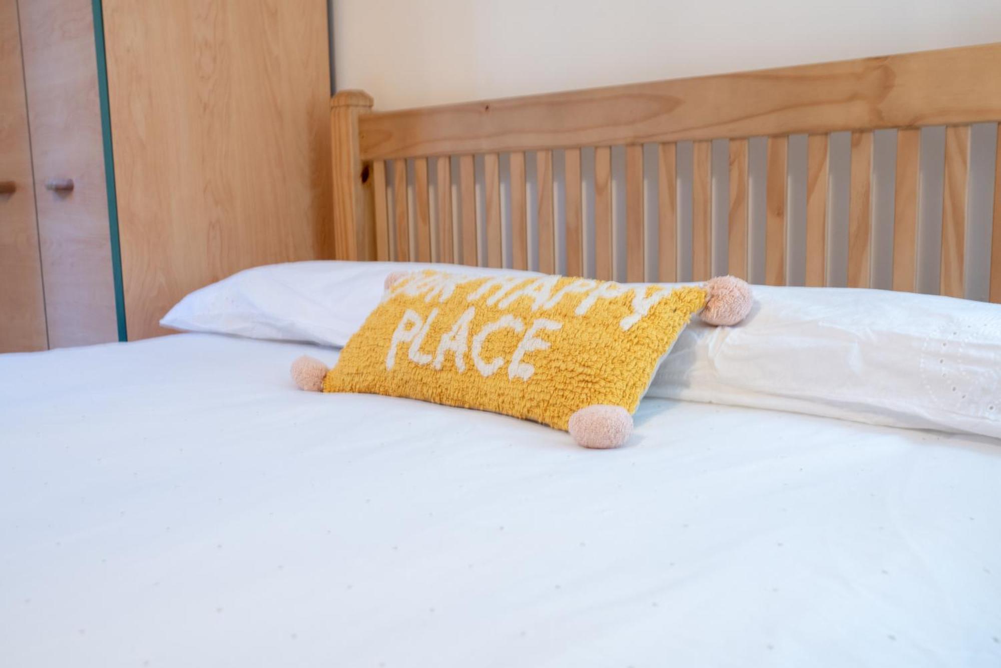 Spacious 1 Bed With Workspace, Coffee & Free Secure Parking