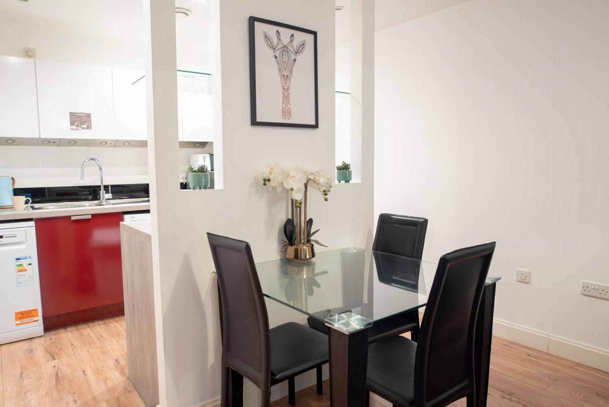 Spacious 1 Bed With Workspace, Coffee & Free Secure Parking