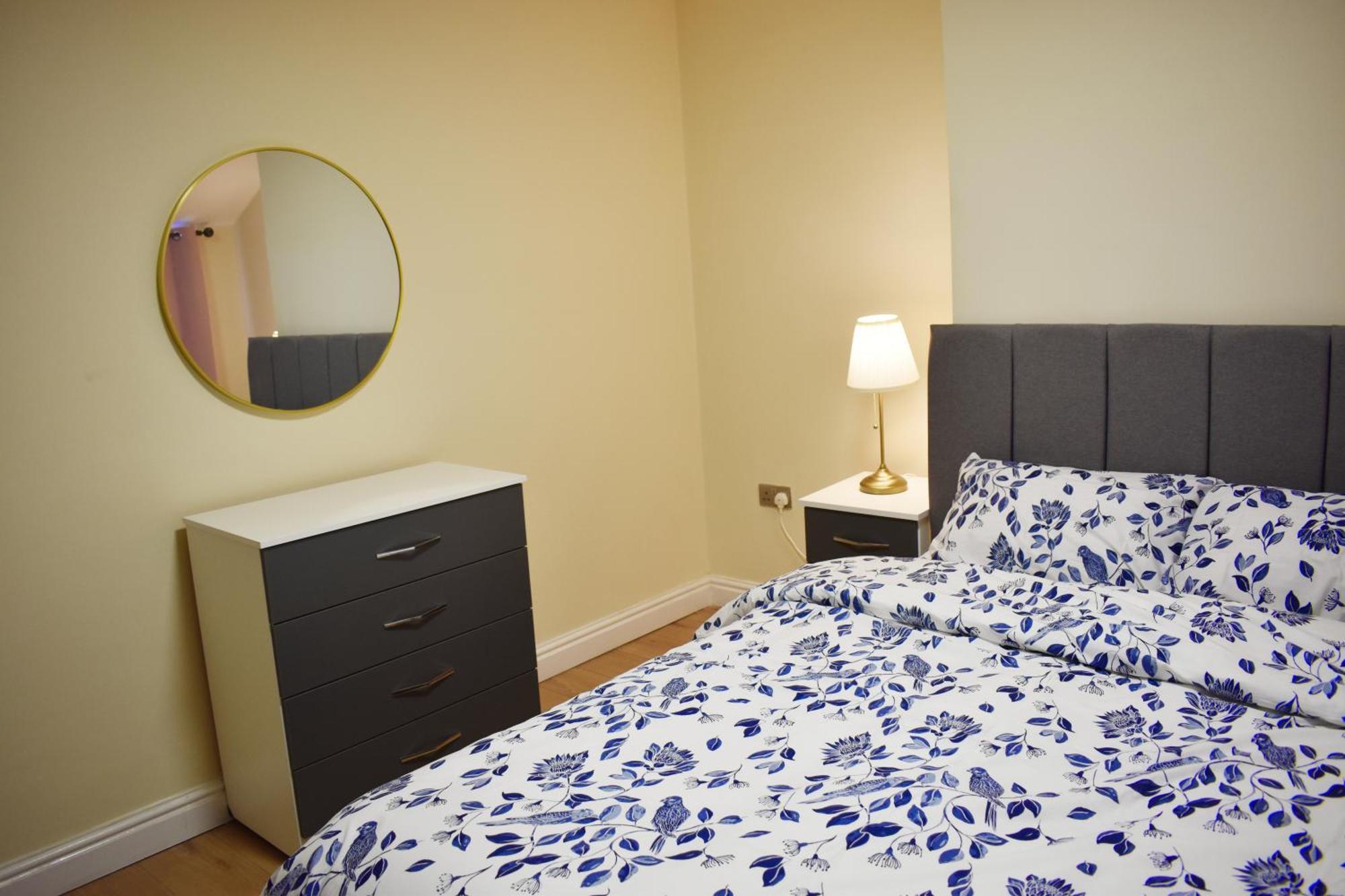Centre Bedroom, Parking, Wifi, Kitchen, Living Guest house Birmingham