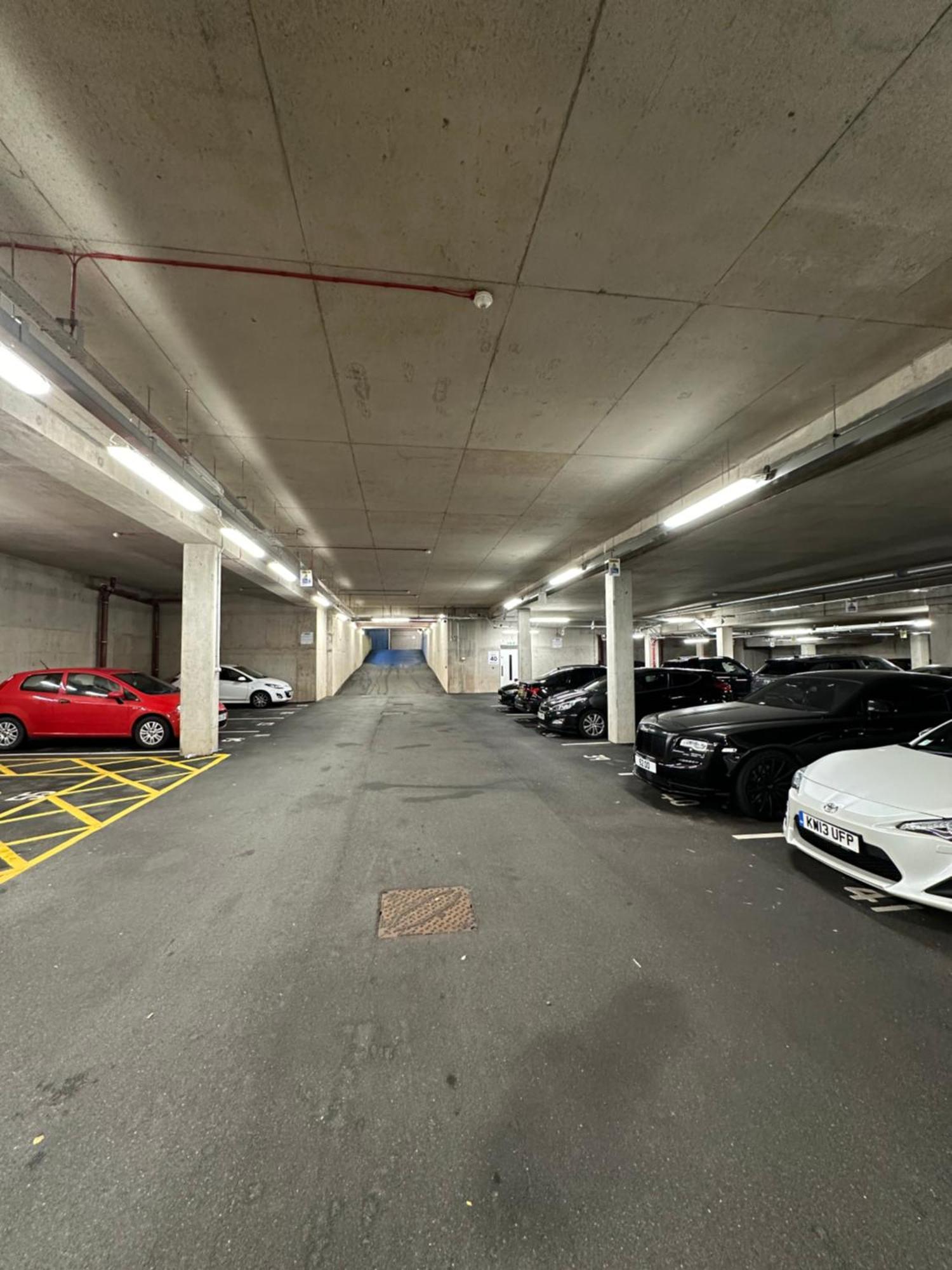 Apartment Cozy Centre With Free Parking And Free Gym
