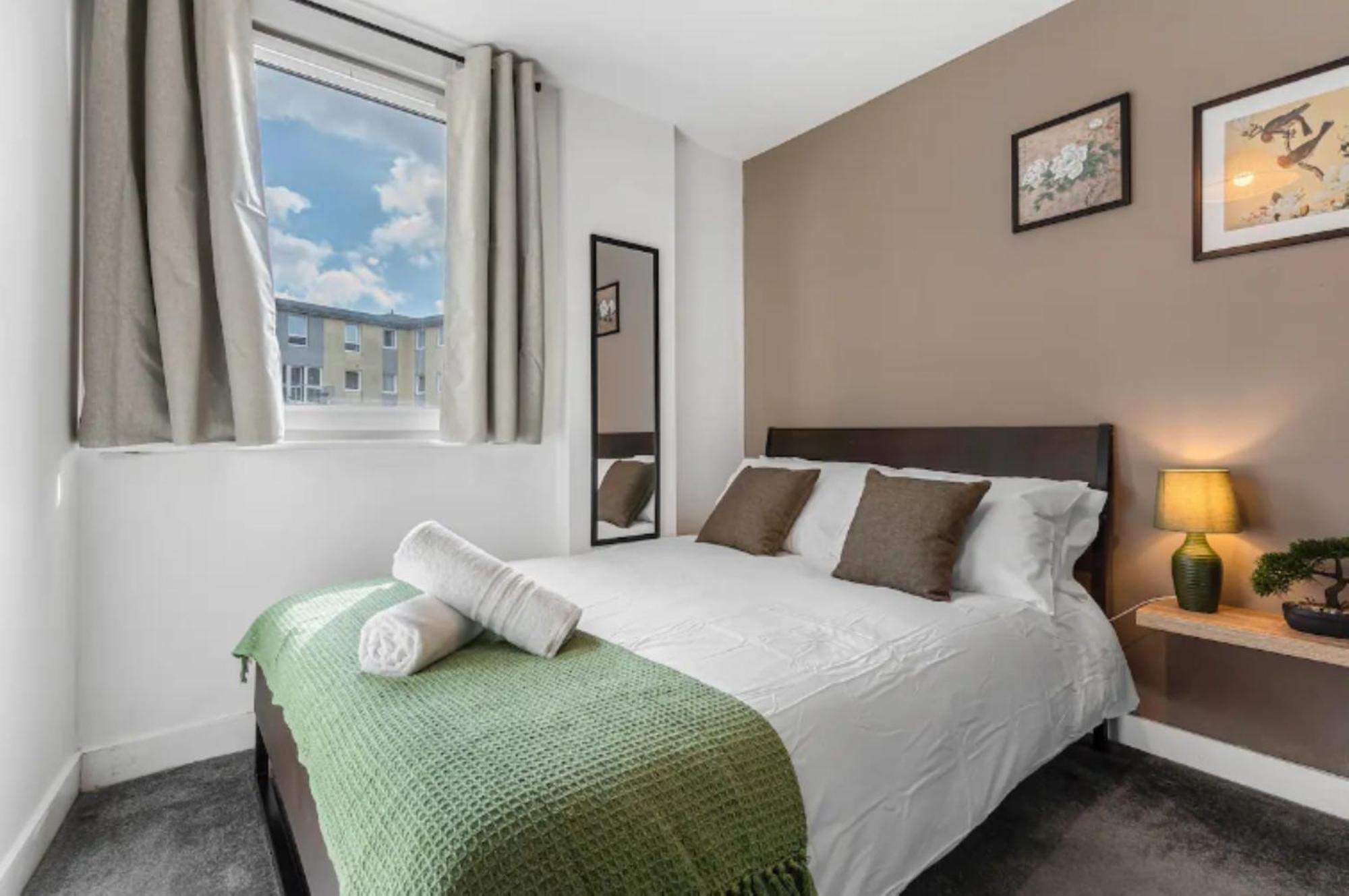 Oriental 2 Bed 2 Bath Netflix And Free Parking, Games- Maihom Apartment *