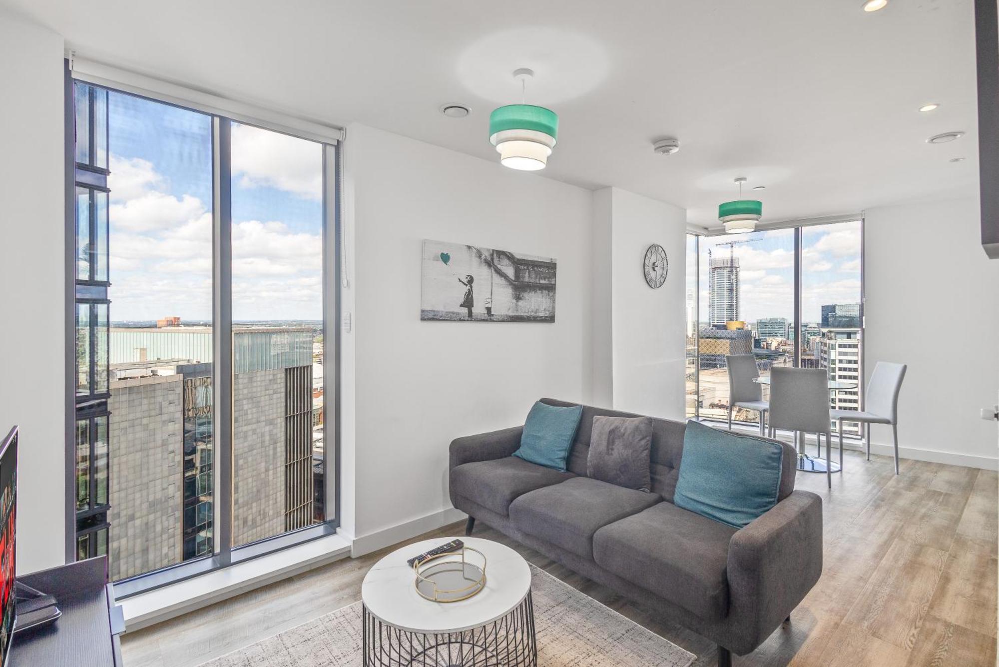 Luxury 2 Bedroom Apartment, On Broad Street!