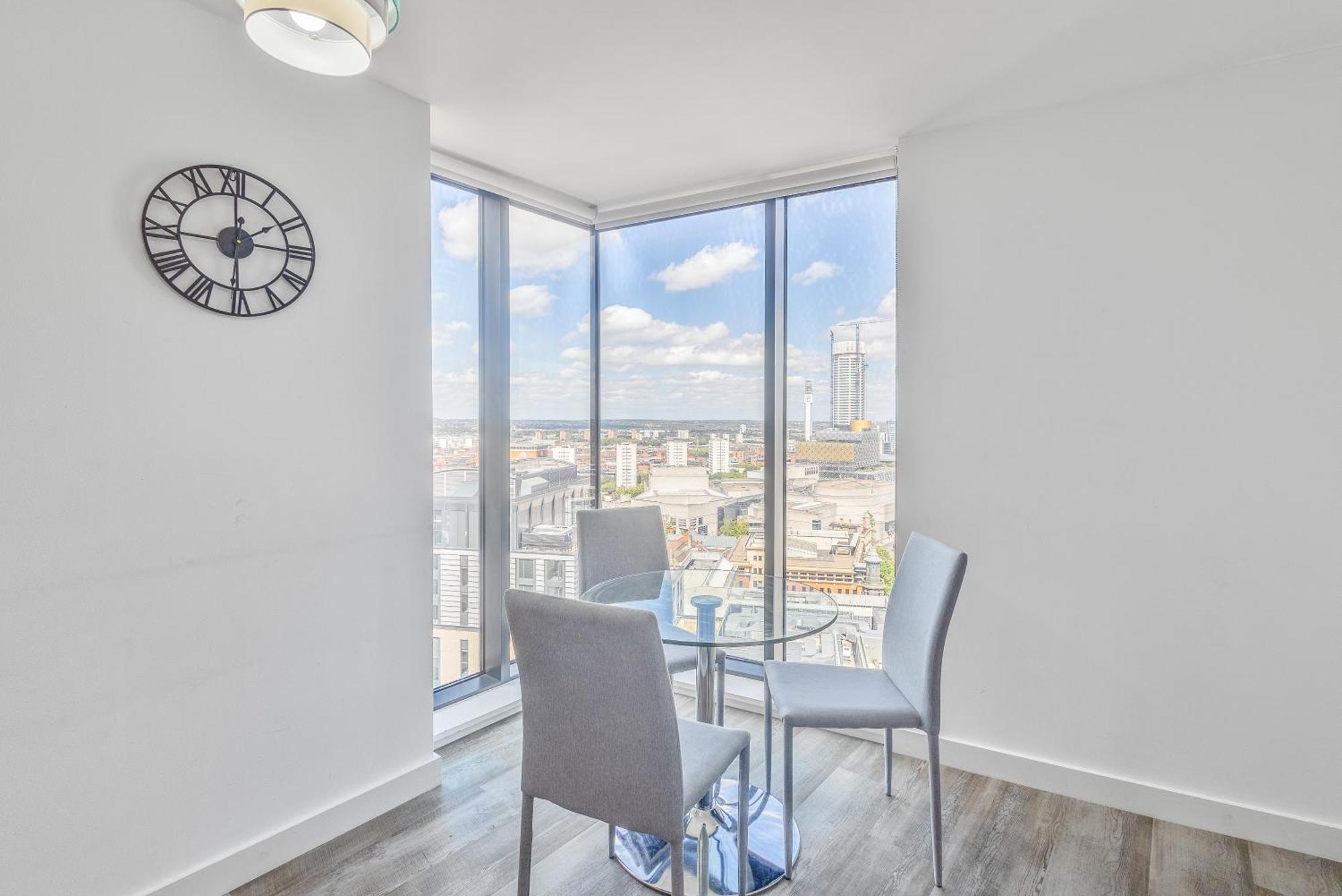 Luxury 2 Bedroom Apartment, On Broad Street! Apartment