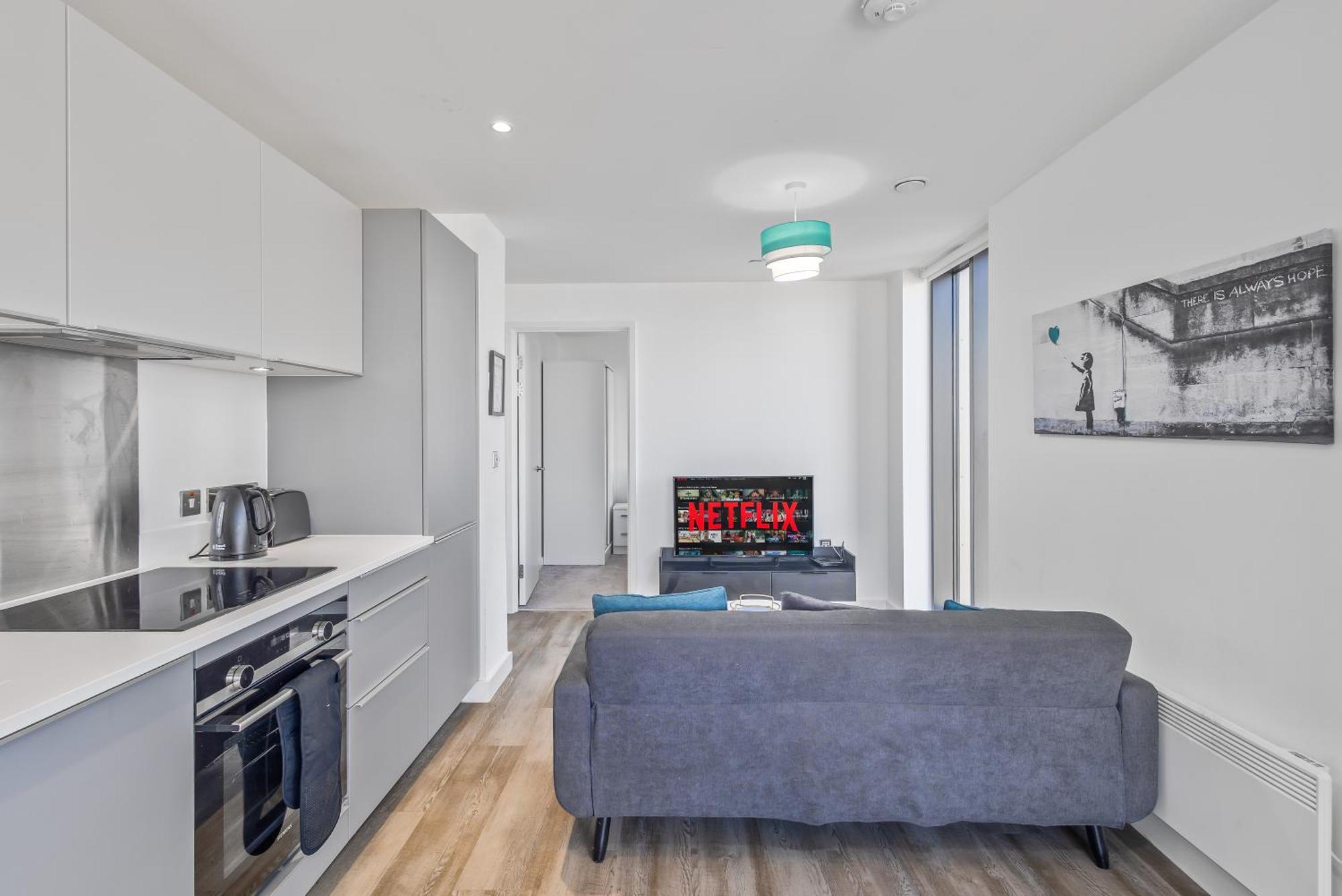 Apartment Luxury 2 Bedroom Apartment, On Broad Street!