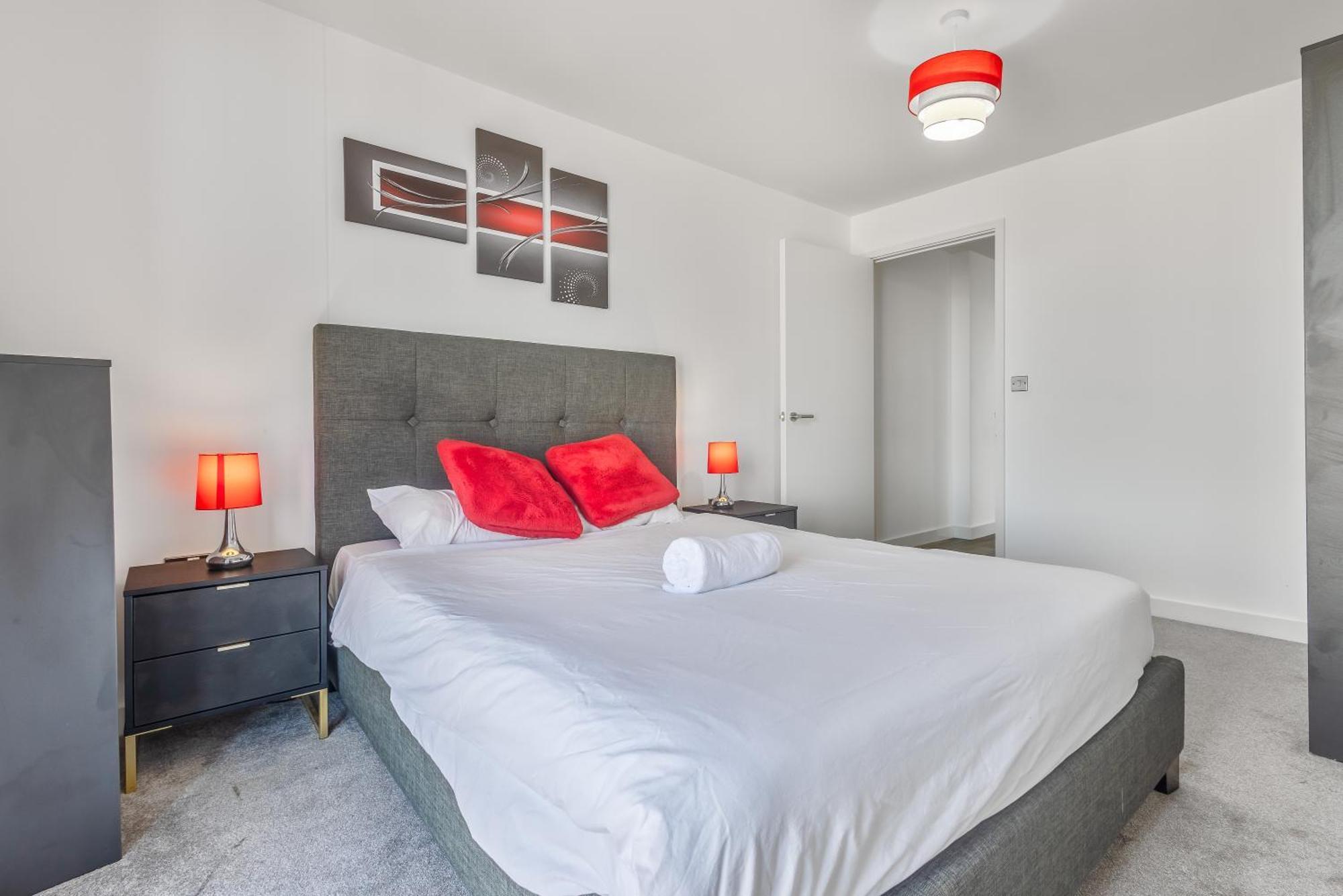 Luxury 2 Bedroom Apartment, On Broad Street! *