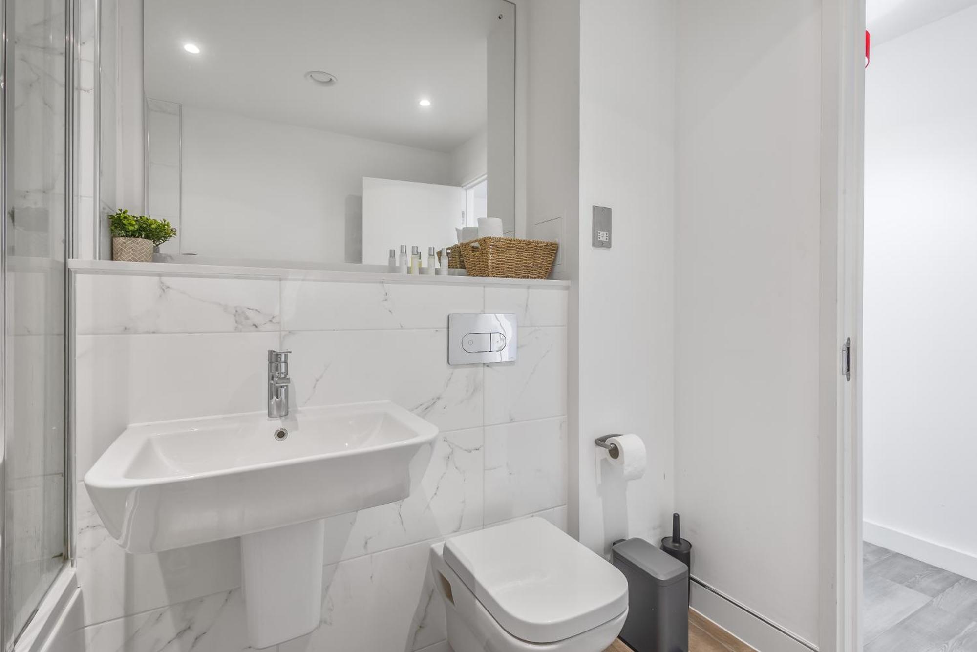 Luxury 2 Bedroom Apartment, On Broad Street! Apartment