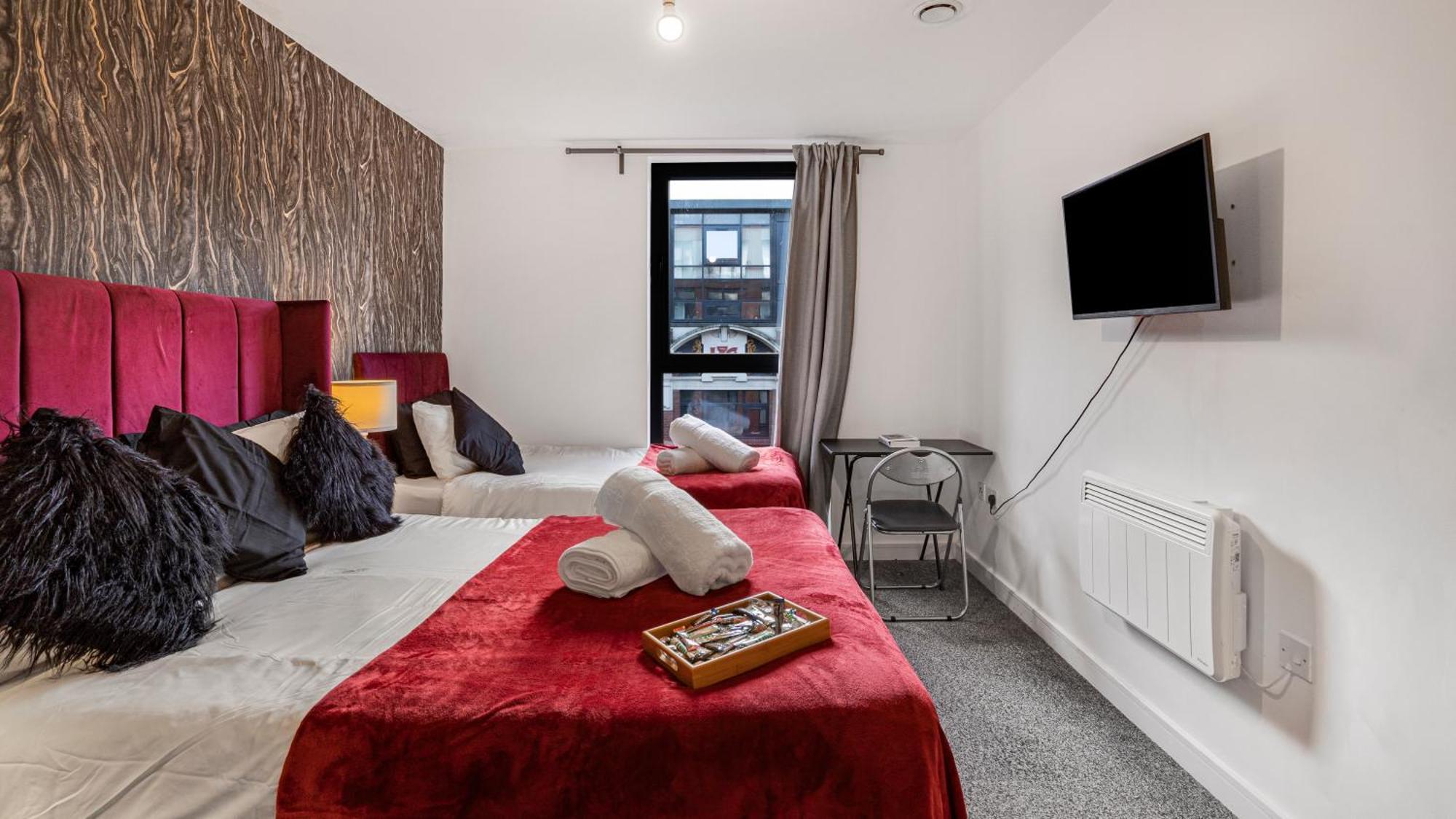 Oceanic Bliss: 2 Bed 2 Bath + Free Park + Netflix Birmingham
