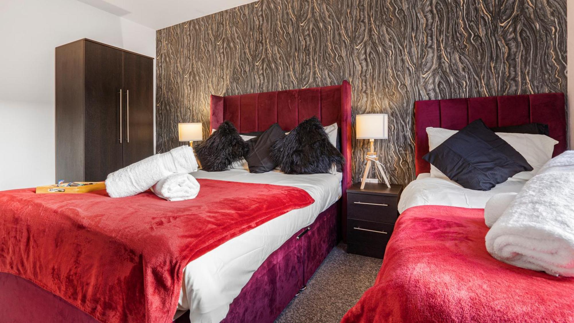 Oceanic Bliss: 2 Bed 2 Bath + Free Park + Netflix