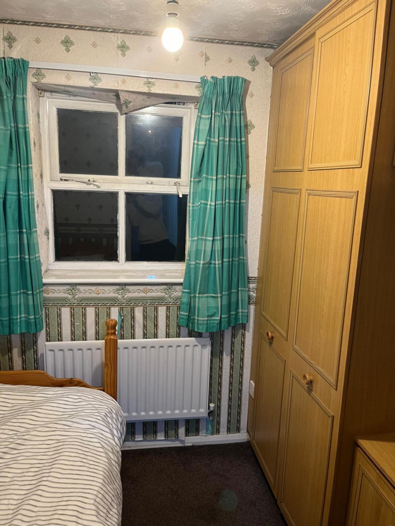 Single Near Centre Guest house *