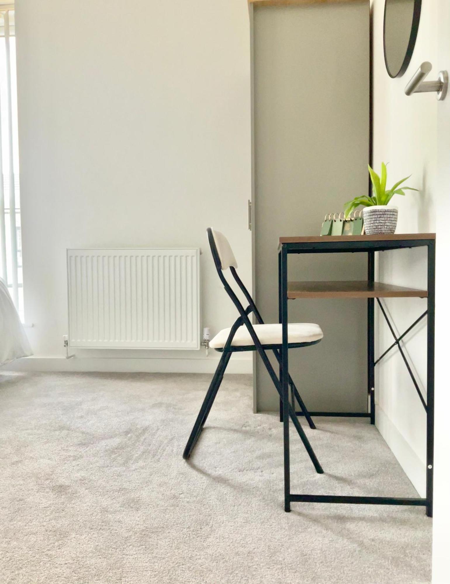 The Parkes A Stylish 3br House With Free Parking, 5 Mins From Close To The Edgbaston Stadium, The Hippodrome, Uob, Aston And Bcu, China Town, Kings Heath Bhx Airport And Much Holiday home Birmingham