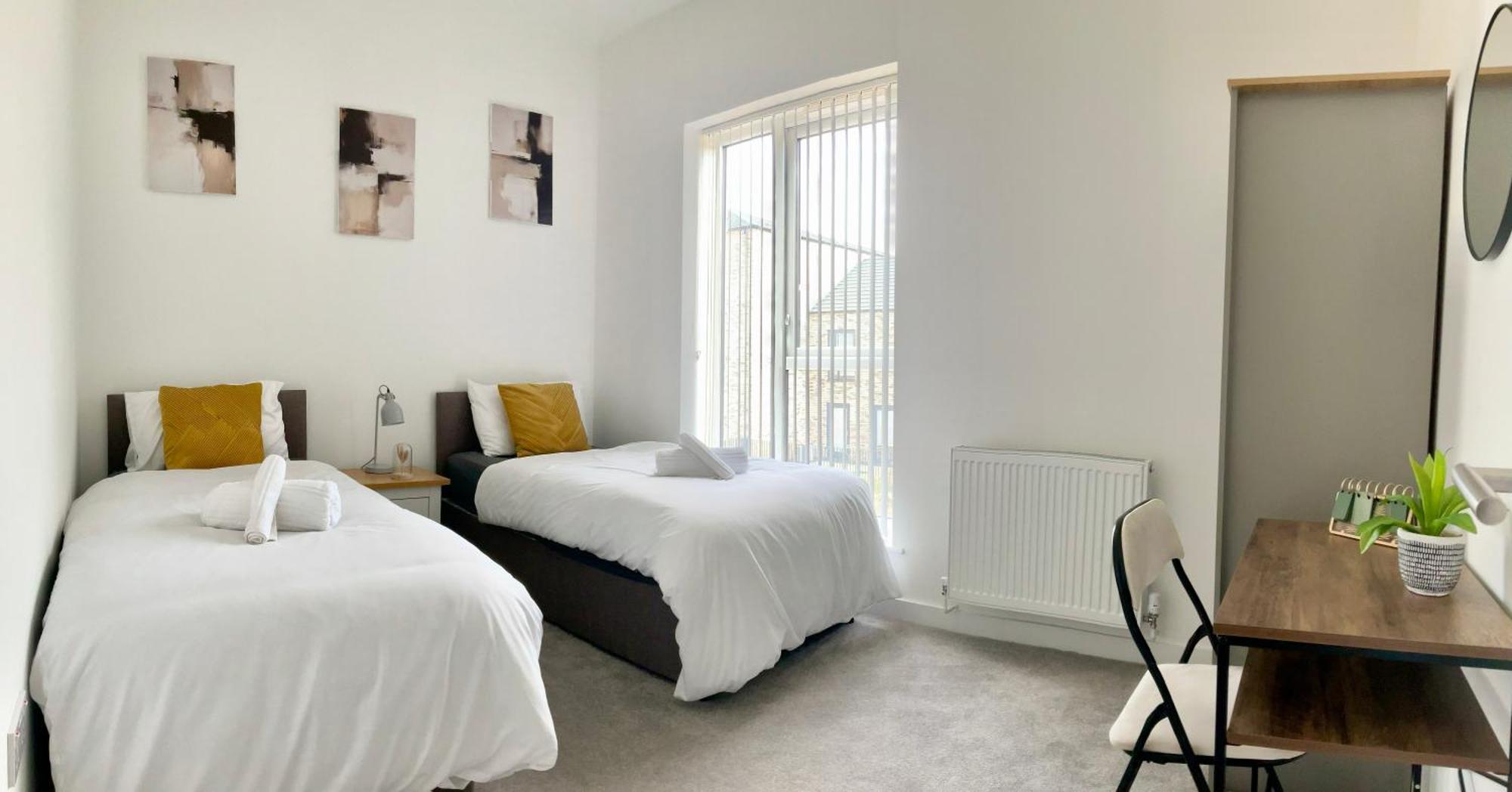The Parkes A Stylish 3br House With Free Parking, 5 Mins From Close To The Edgbaston Stadium, The Hippodrome, Uob, Aston And Bcu, China Town, Kings Heath Bhx Airport And Much *