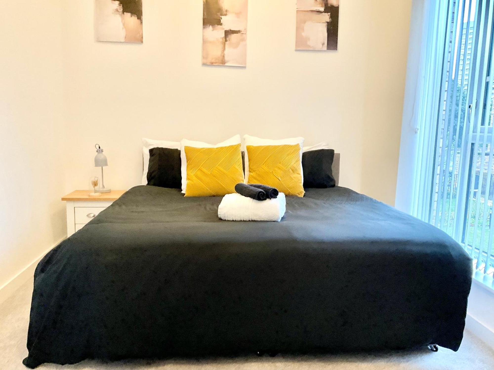 Holiday home The Parkes A Stylish 3br House With Free Parking, 5 Mins From Close To The Edgbaston Stadium, The Hippodrome, Uob, Aston And Bcu, China Town, Kings Heath Bhx Airport And Much