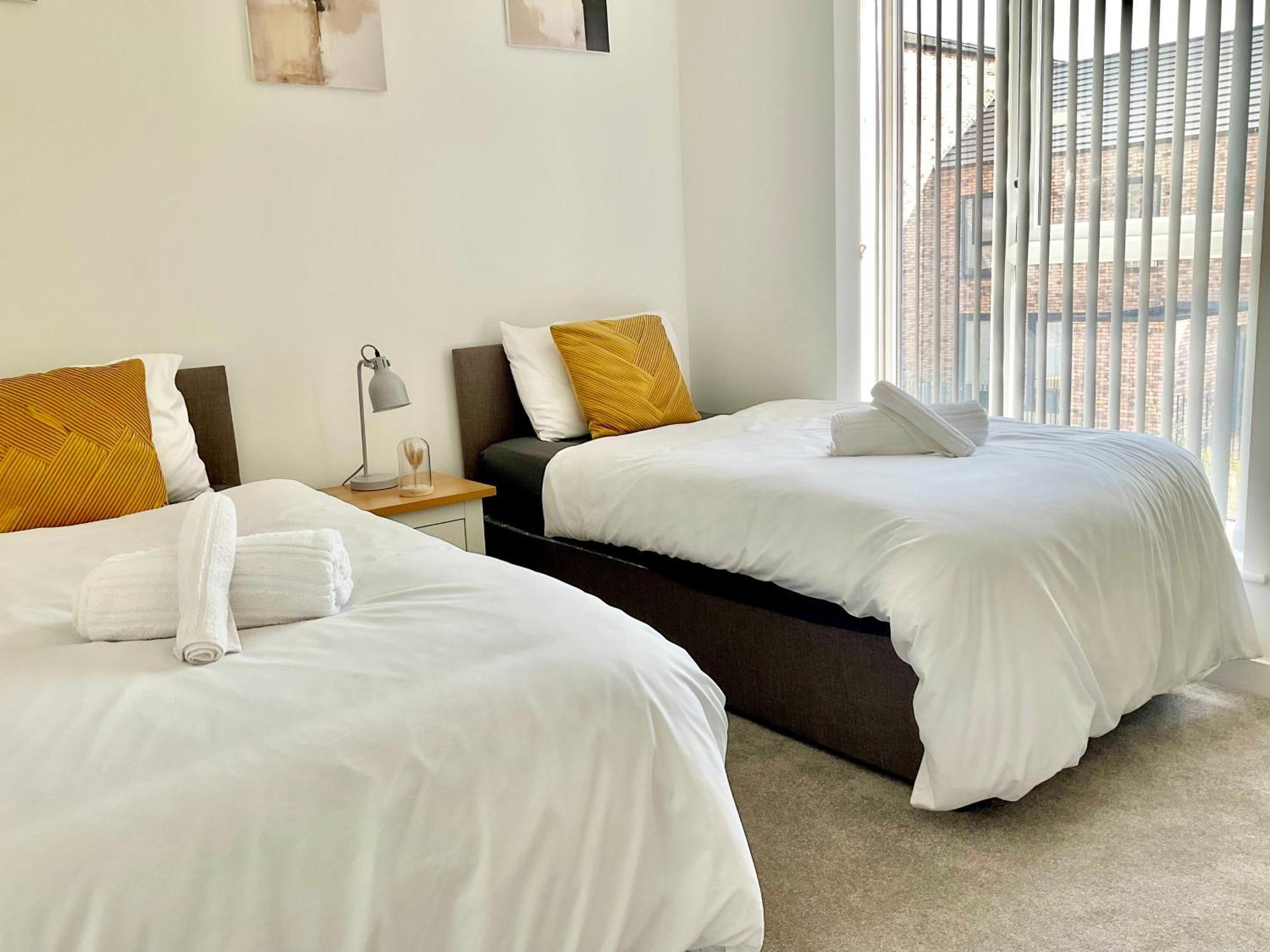 The Parkes A Stylish 3br House With Free Parking, 5 Mins From Close To The Edgbaston Stadium, The Hippodrome, Uob, Aston And Bcu, China Town, Kings Heath Bhx Airport And Much