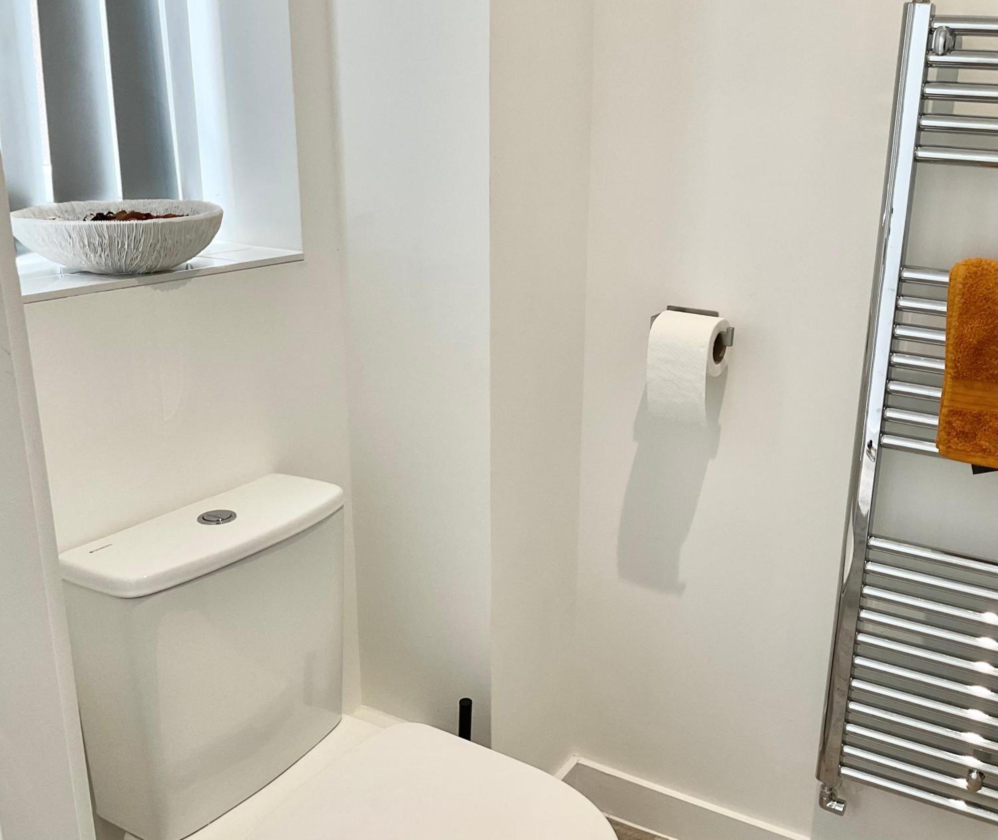 The Parkes A Stylish 3br House With Free Parking, 5 Mins From Close To The Edgbaston Stadium, The Hippodrome, Uob, Aston And Bcu, China Town, Kings Heath Bhx Airport And Much Holiday home