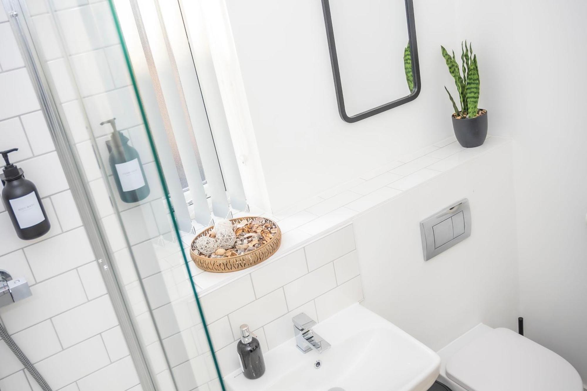Holiday home The Parkes A Stylish 3br House With Free Parking, 5 Mins From Close To The Edgbaston Stadium, The Hippodrome, Uob, Aston And Bcu, China Town, Kings Heath Bhx Airport And Much