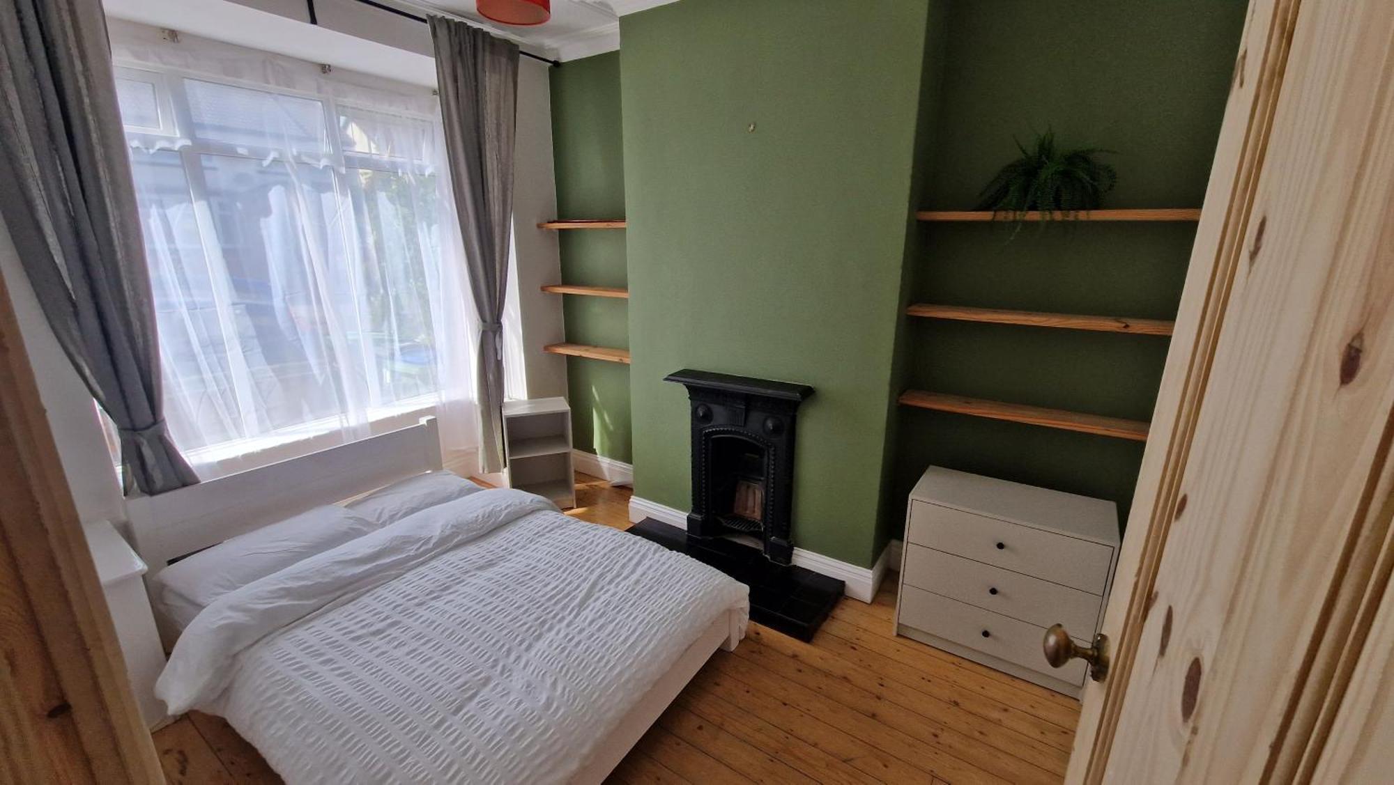 Free Parking Private 4 Bedroom House