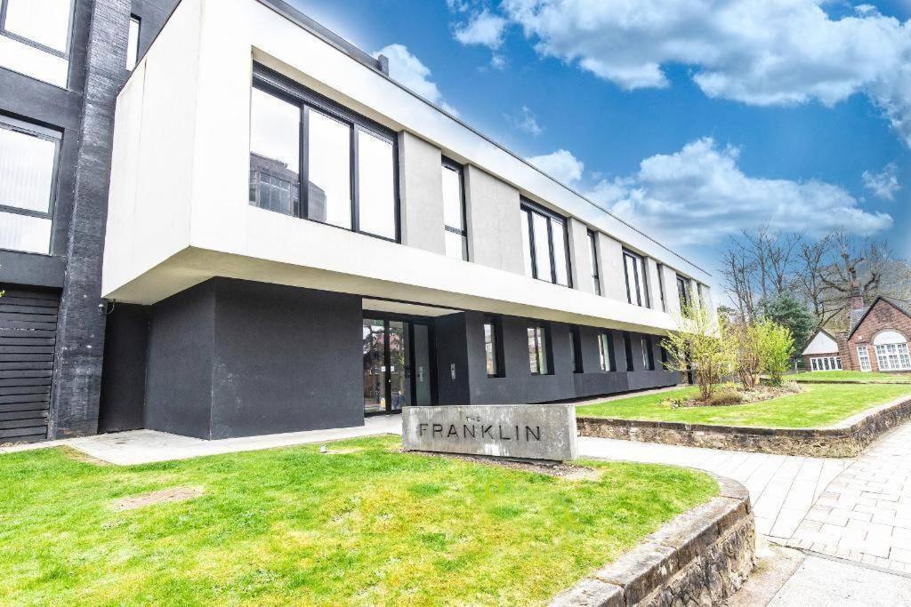 Luxury 1 Bedroom Bournville Apartment