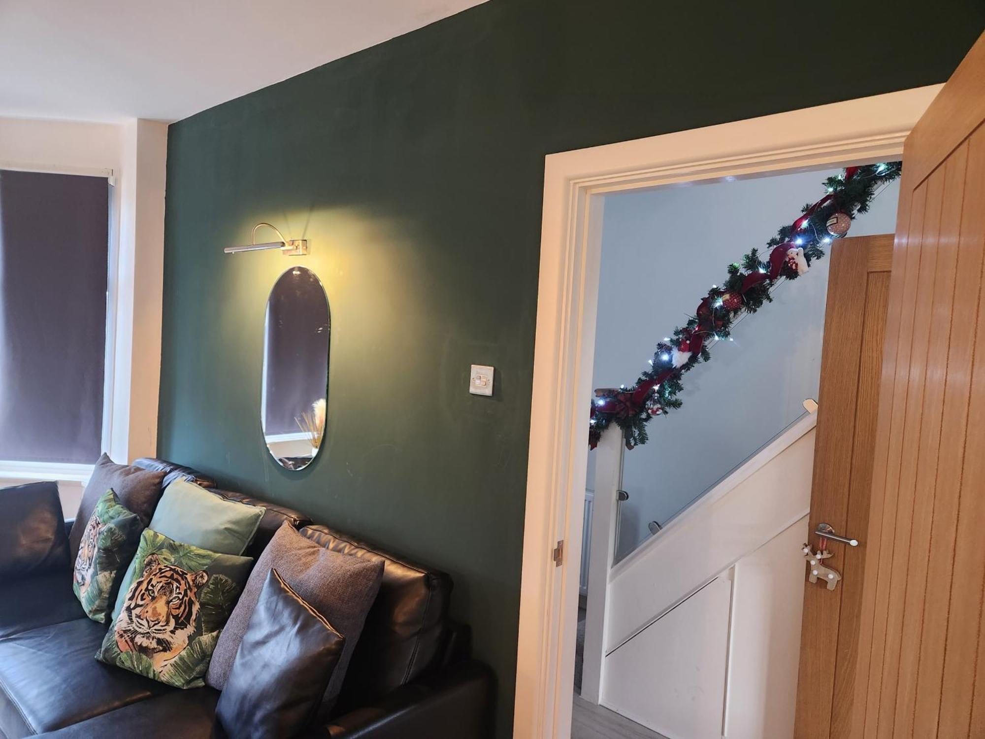 Guest house Sheldon House 3 Bed Cosy Nr Jlr & Nec