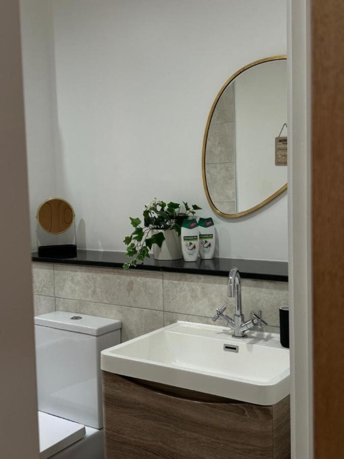 Contemporary 2br In Center