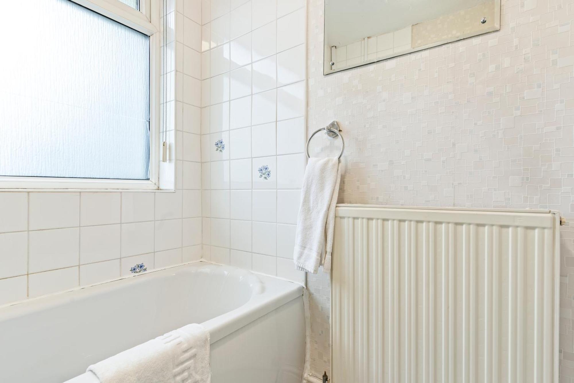 Holiday home Spacious 3-bed House In Birmingham
