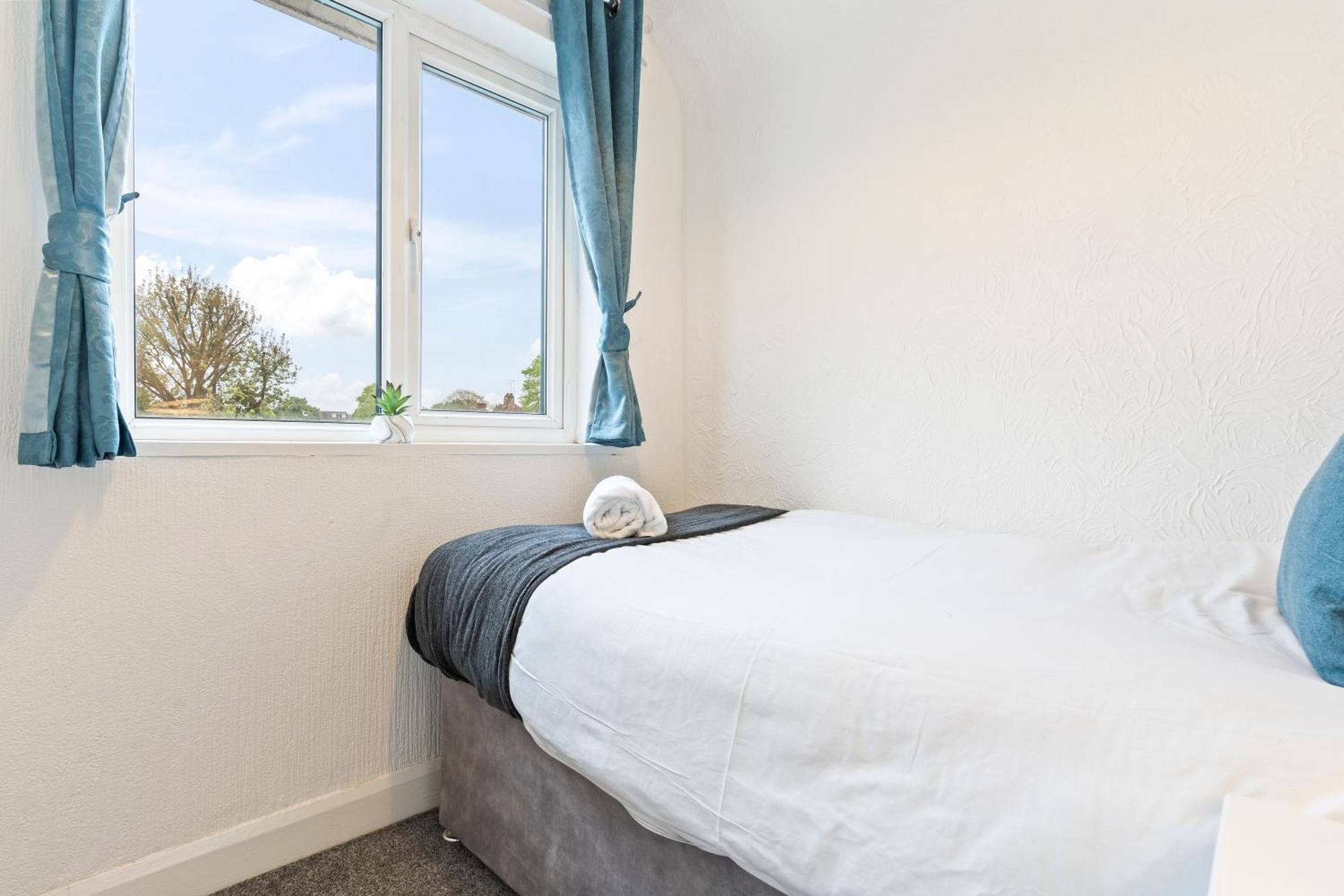 Spacious 3-bed House In *