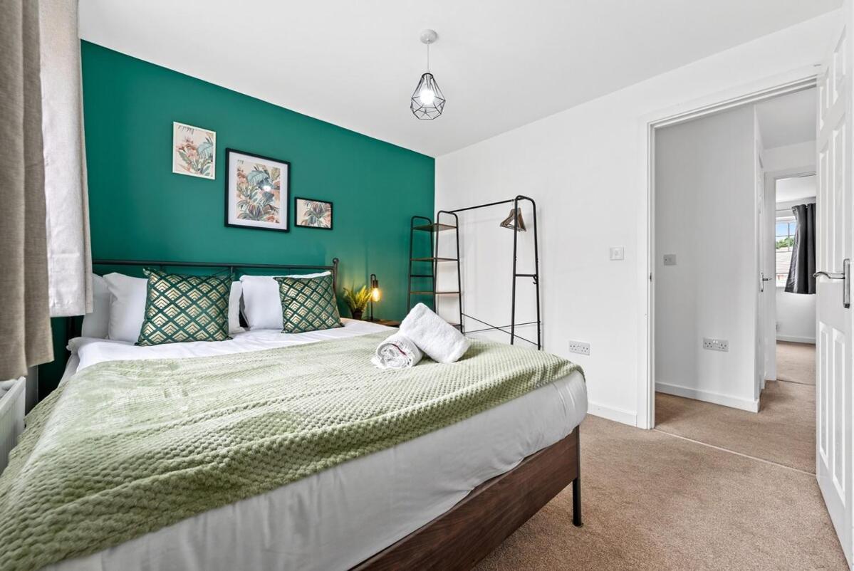 Woodscape - Spacious 4 Bed Work Accommodation, Contractors & Professionals, Driveway Parking, Fast Wifi, Close To Centre *