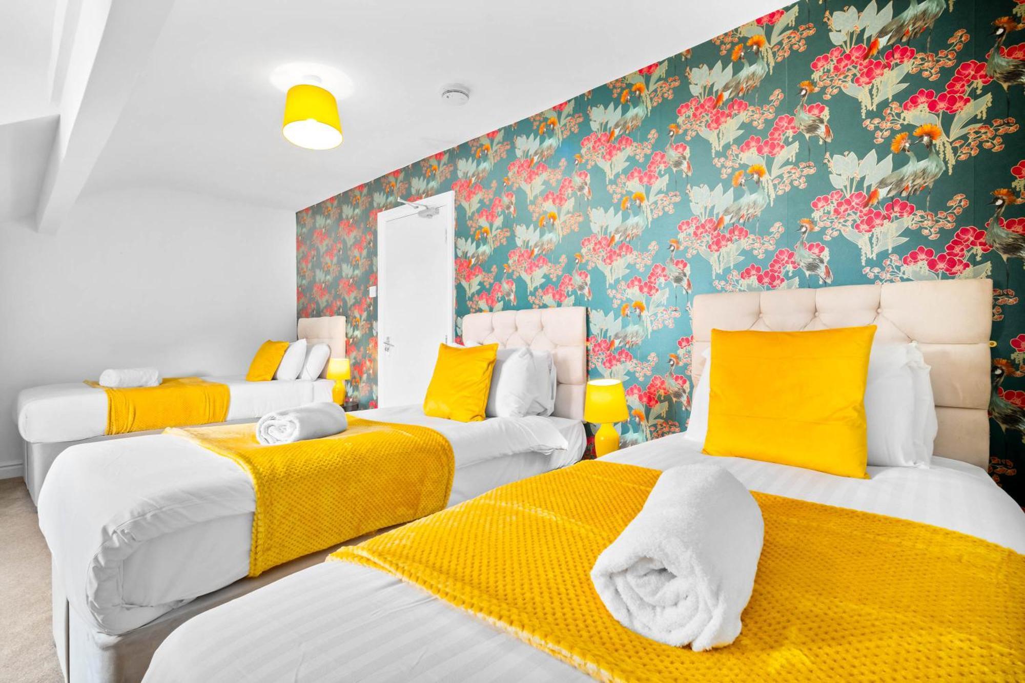 Modern 6-bedroom - Sleeps 12 - Parking - Garden 568p Holiday home Birmingham