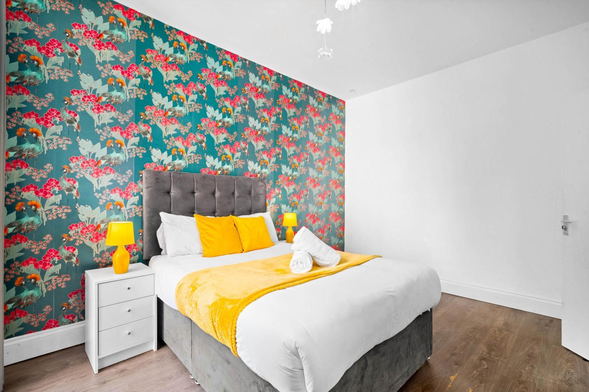Modern 6-bedroom - Sleeps 12 - Parking - Garden 568p * Birmingham