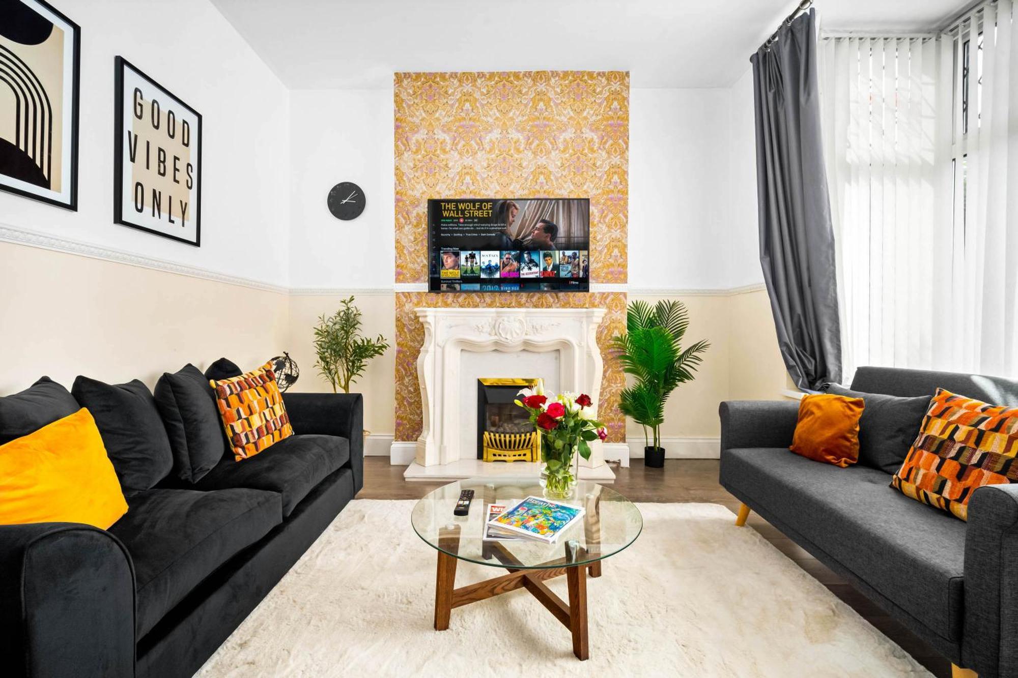 Modern 6-bedroom - Sleeps 12 - Parking - Garden 568p Holiday home Birmingham