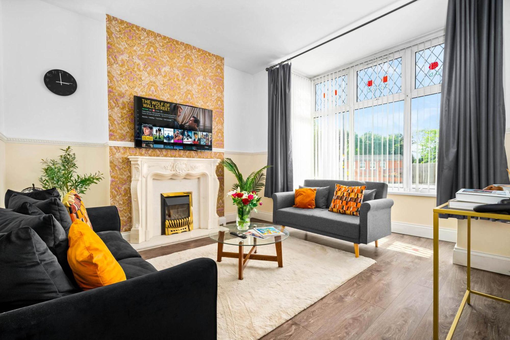Modern 6-bedroom - Sleeps 12 - Parking - Garden 568p Birmingham
