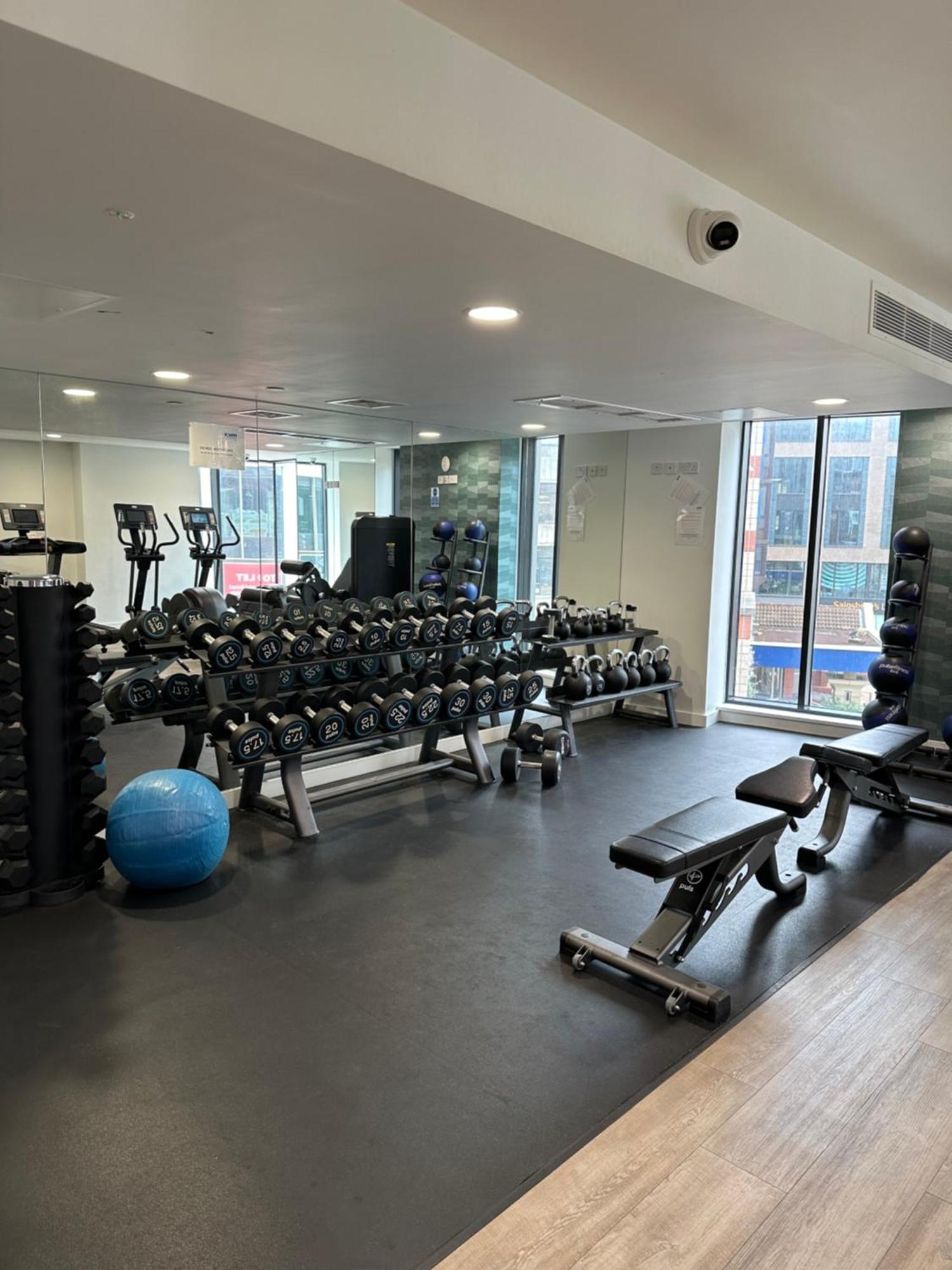 Cozy Centre With Free Parking And Free Gym Apartment *
