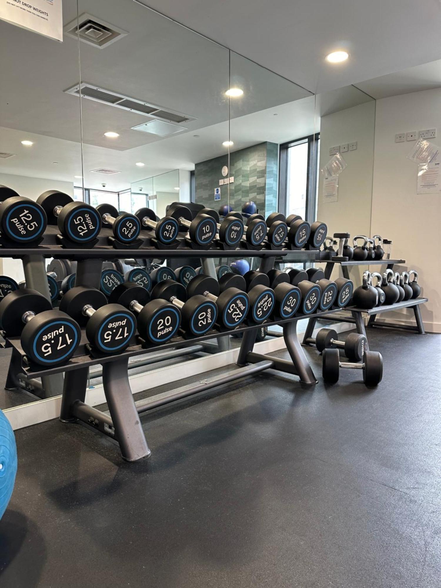 Cozy Centre With Free Parking And Free Gym Apartment