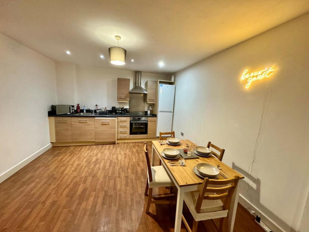 Casa Luxe 2 Bed Centre Free Parking & Outdoor Patio Birmingham
