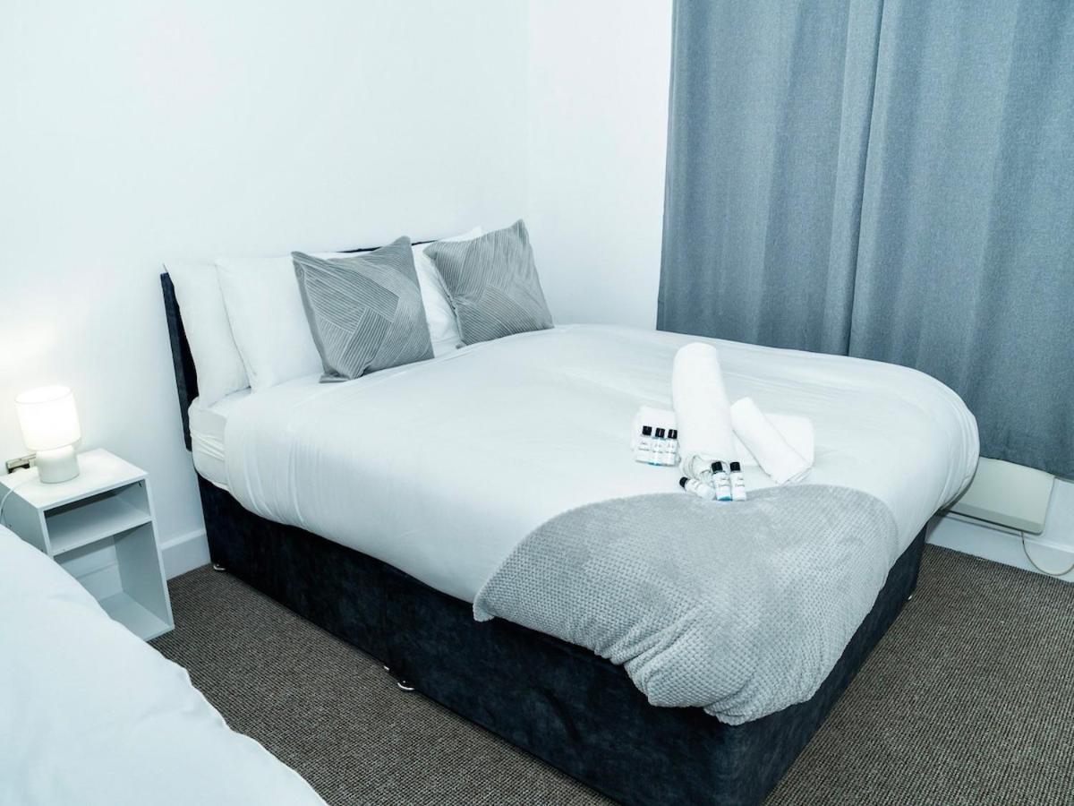Casa Luxe 2 Bed Centre Free Parking & Outdoor Patio * Birmingham