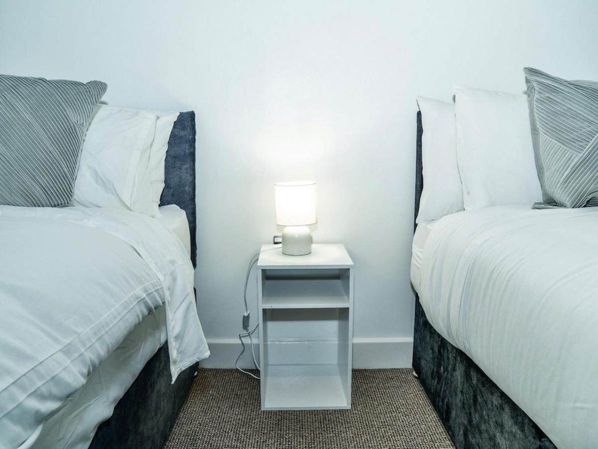 Casa Luxe 2 Bed Centre Free Parking & Outdoor Patio